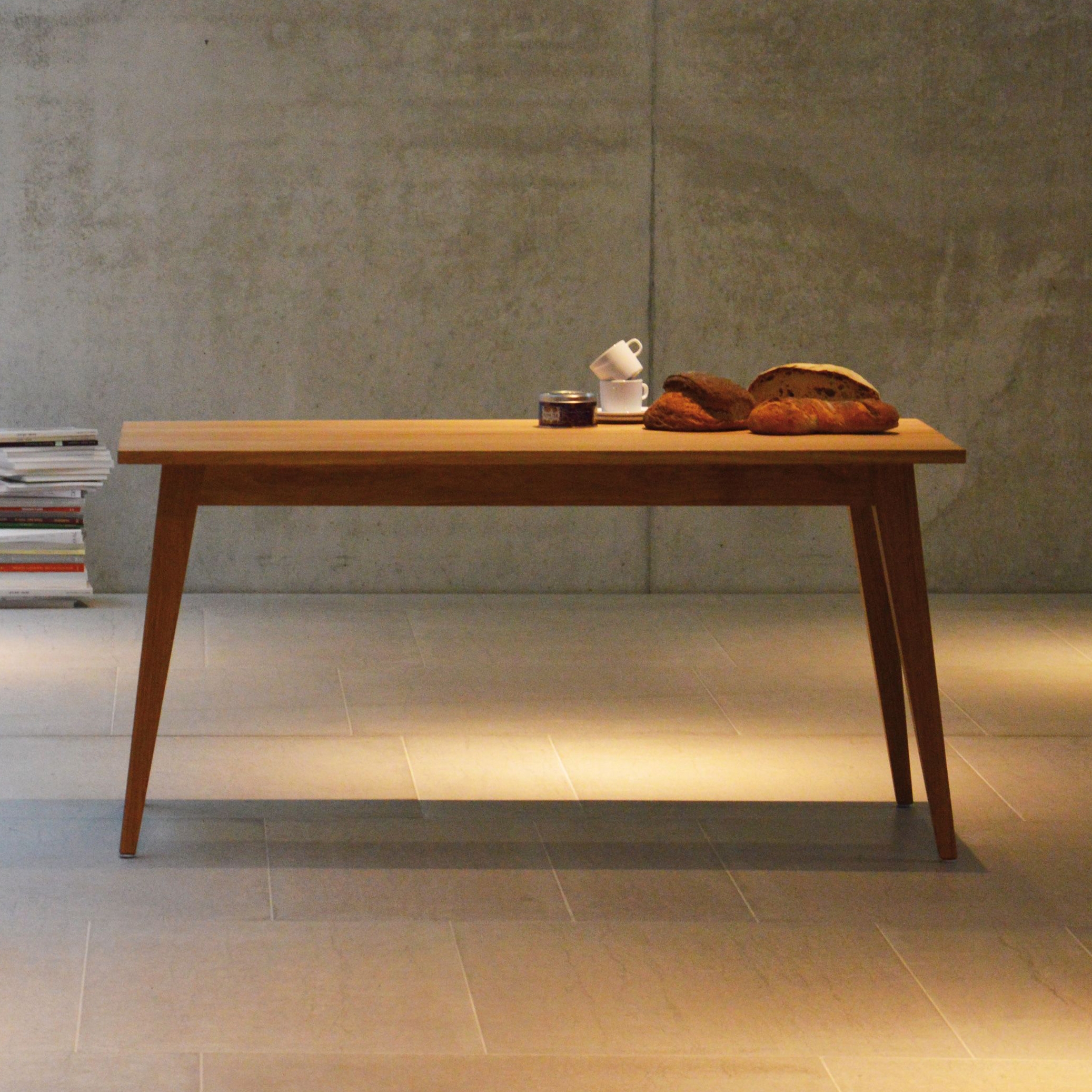 Display product Xaver table from manufacturer jankurtz