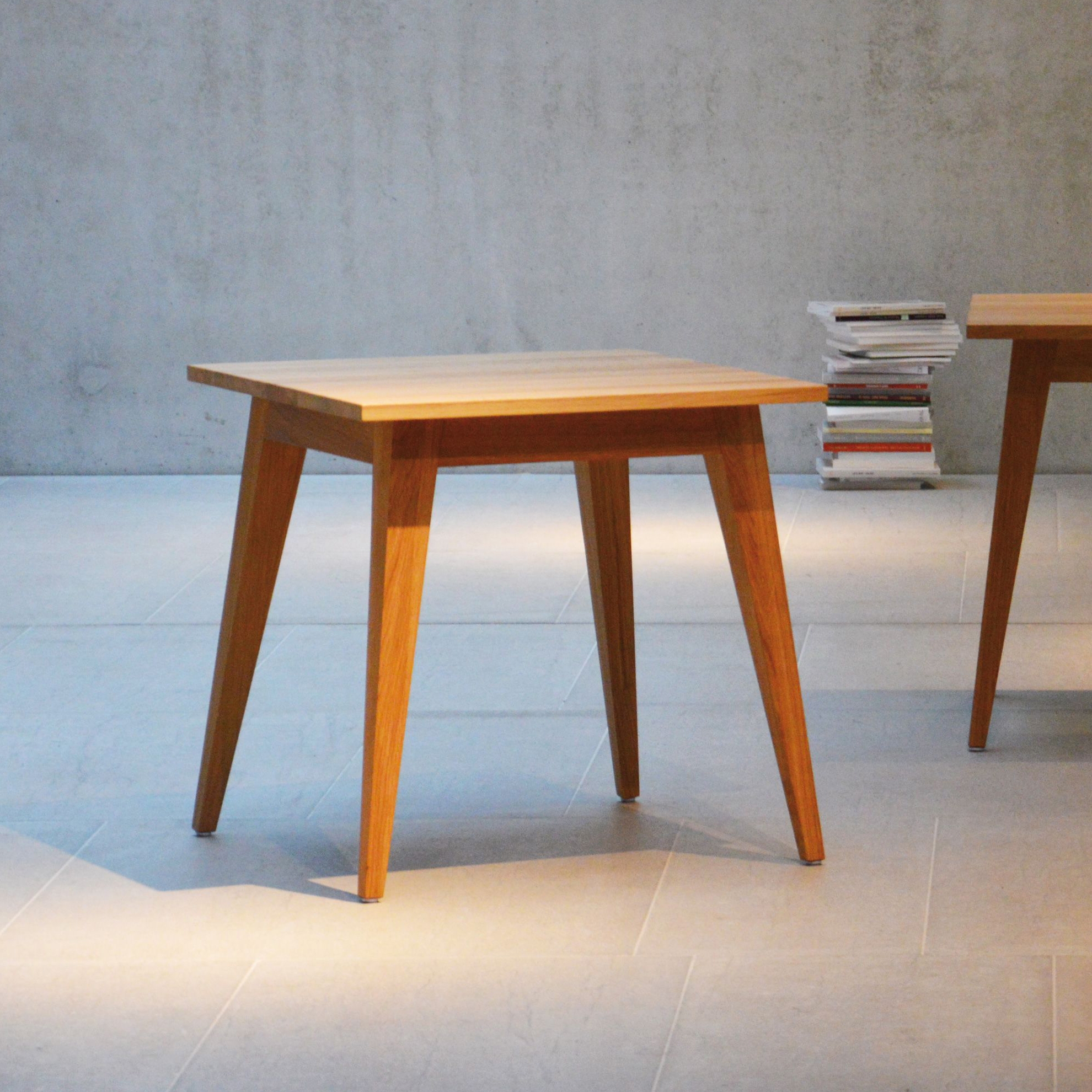 Display product Xaver table from manufacturer jankurtz