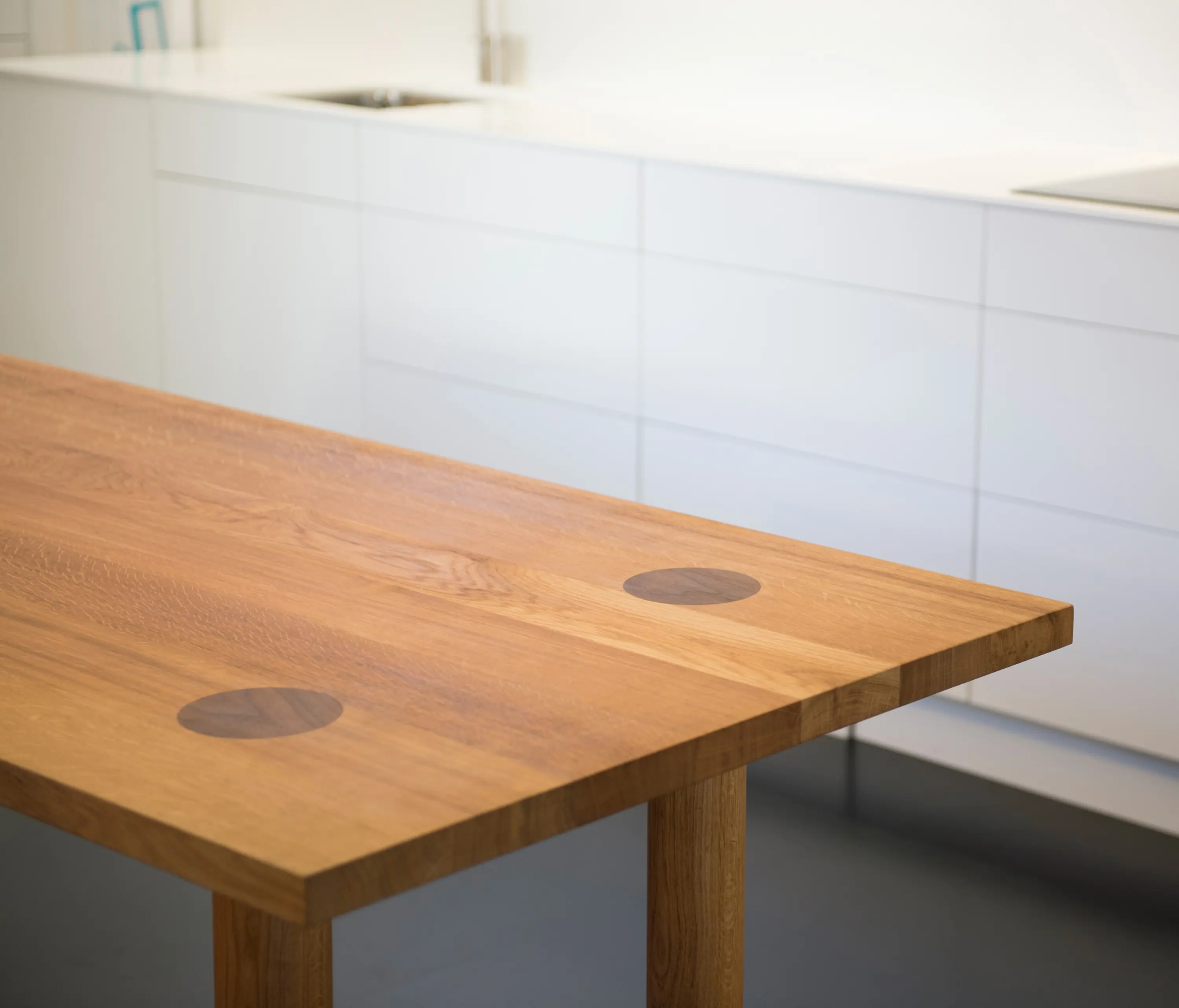 QoWood - Ine Table