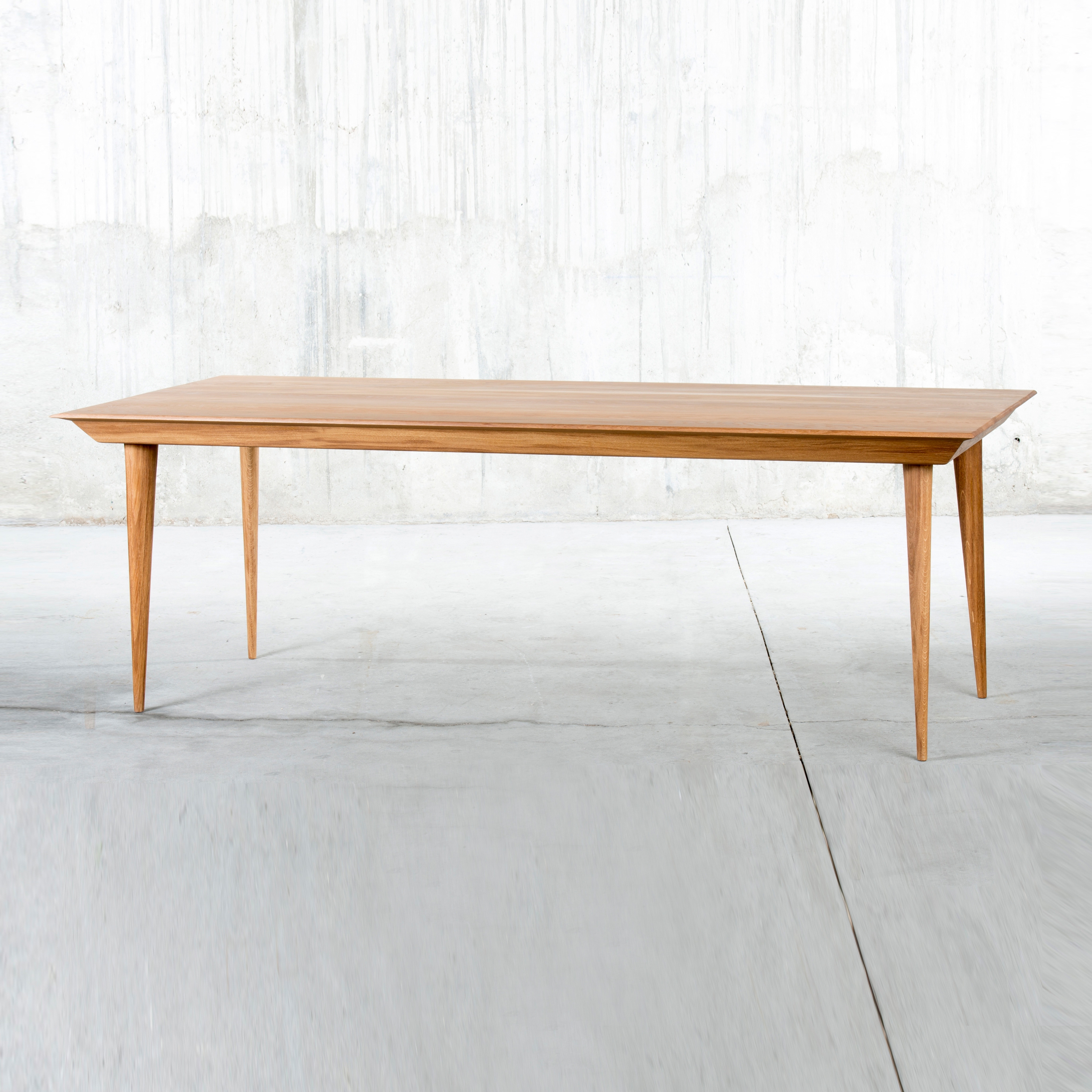 Produkt Malaqa Table 2 des Herstellers QoWood anzeigen