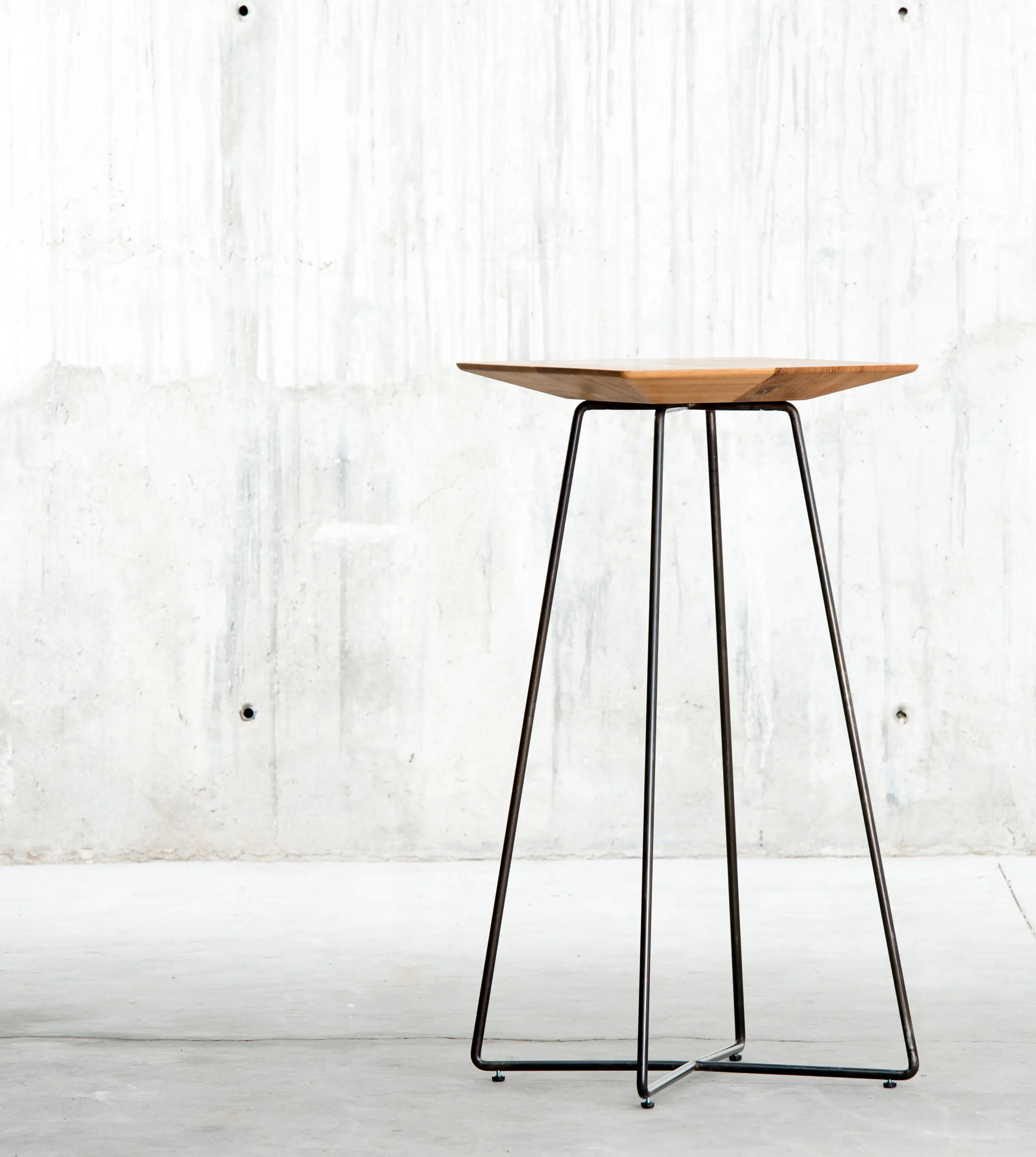 QoWood - Nube High Table