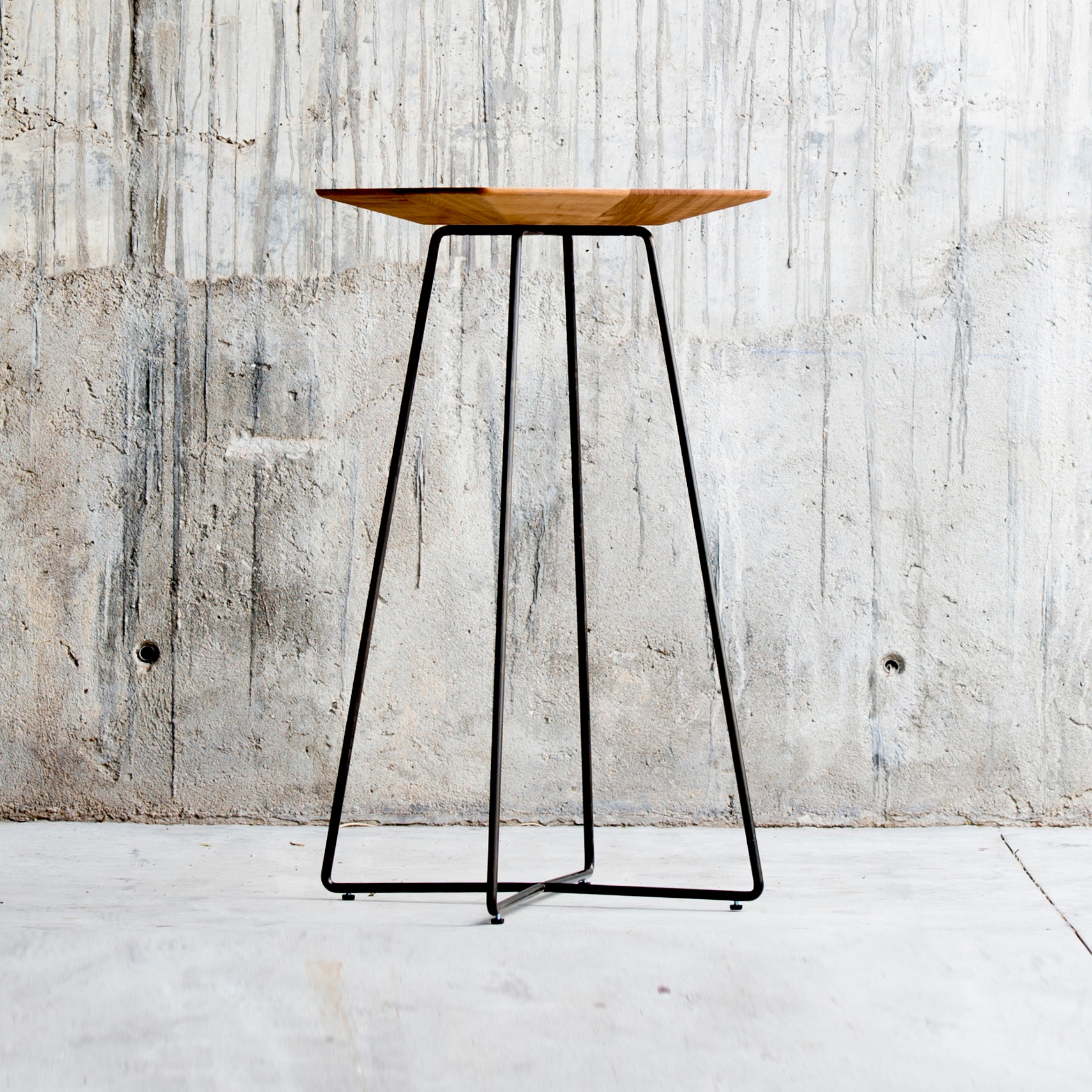 Afficher le produit Nube High Table du fabricant QoWood