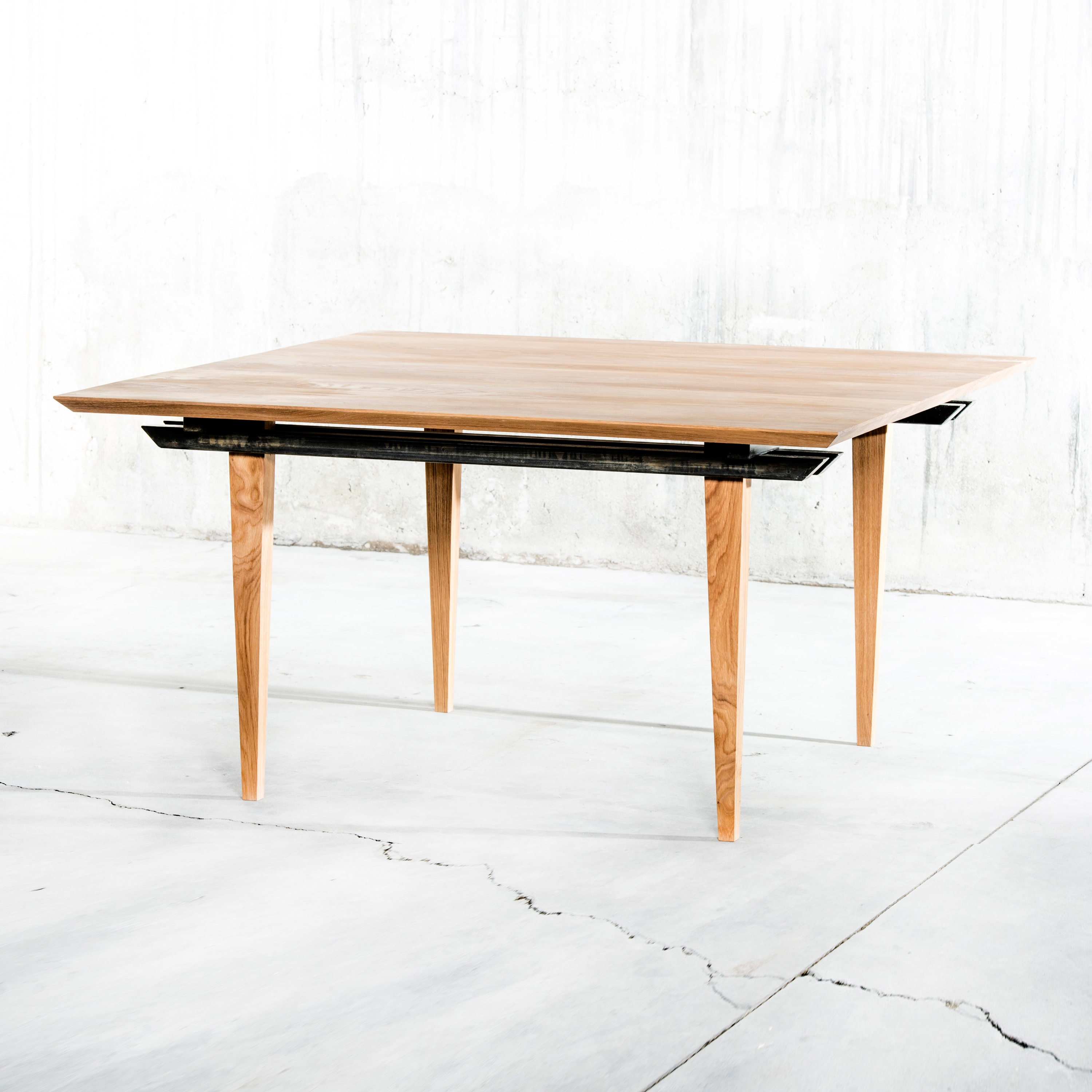 Vertoon produk Indo Table van vervaardiger QoWood