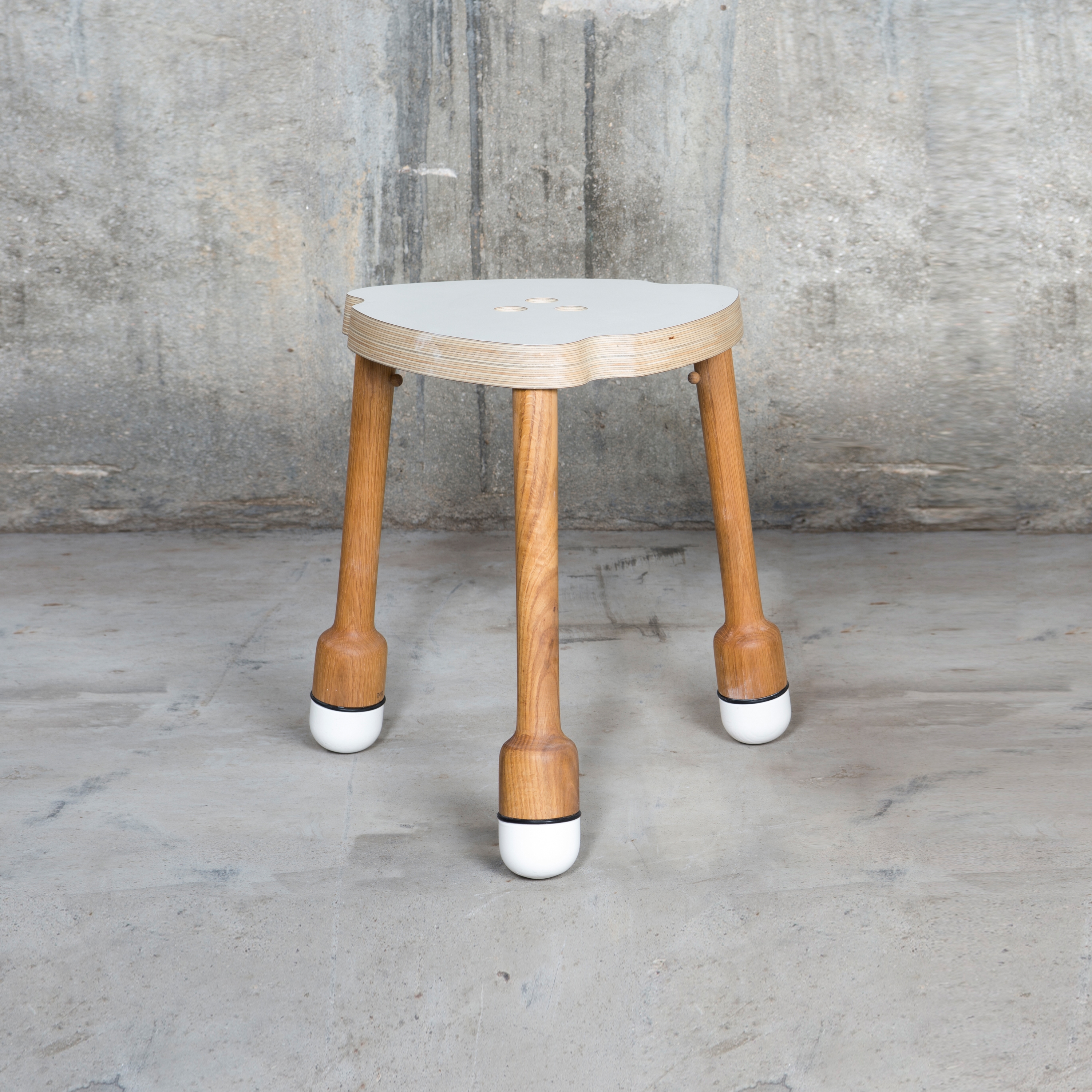 Mostra il prodotto Crick Stool del produttore QoWood