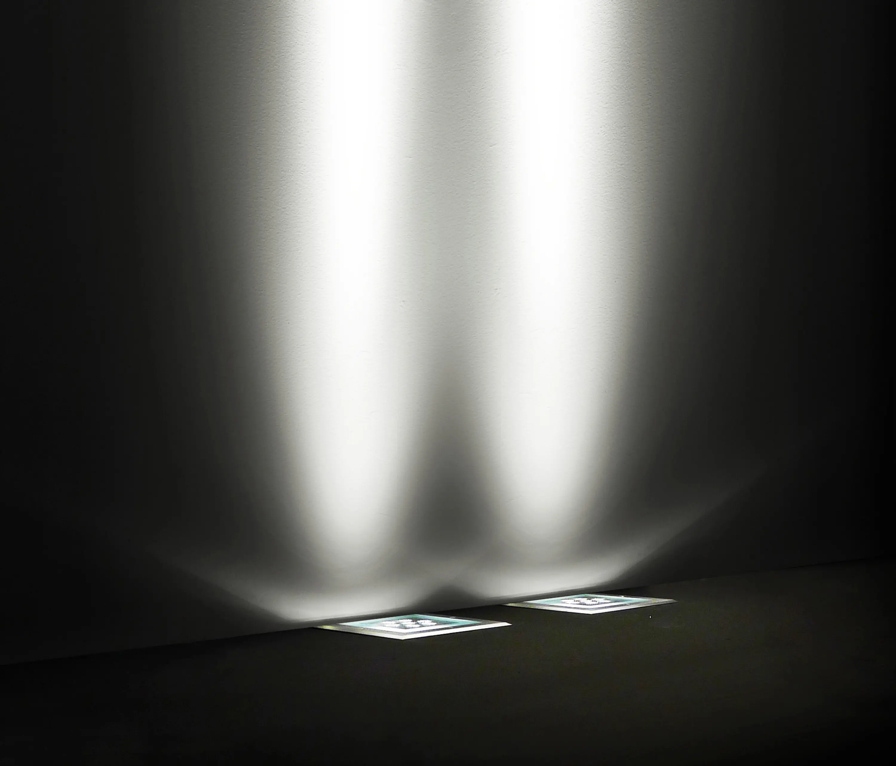 Simes - Compact square 200 LED