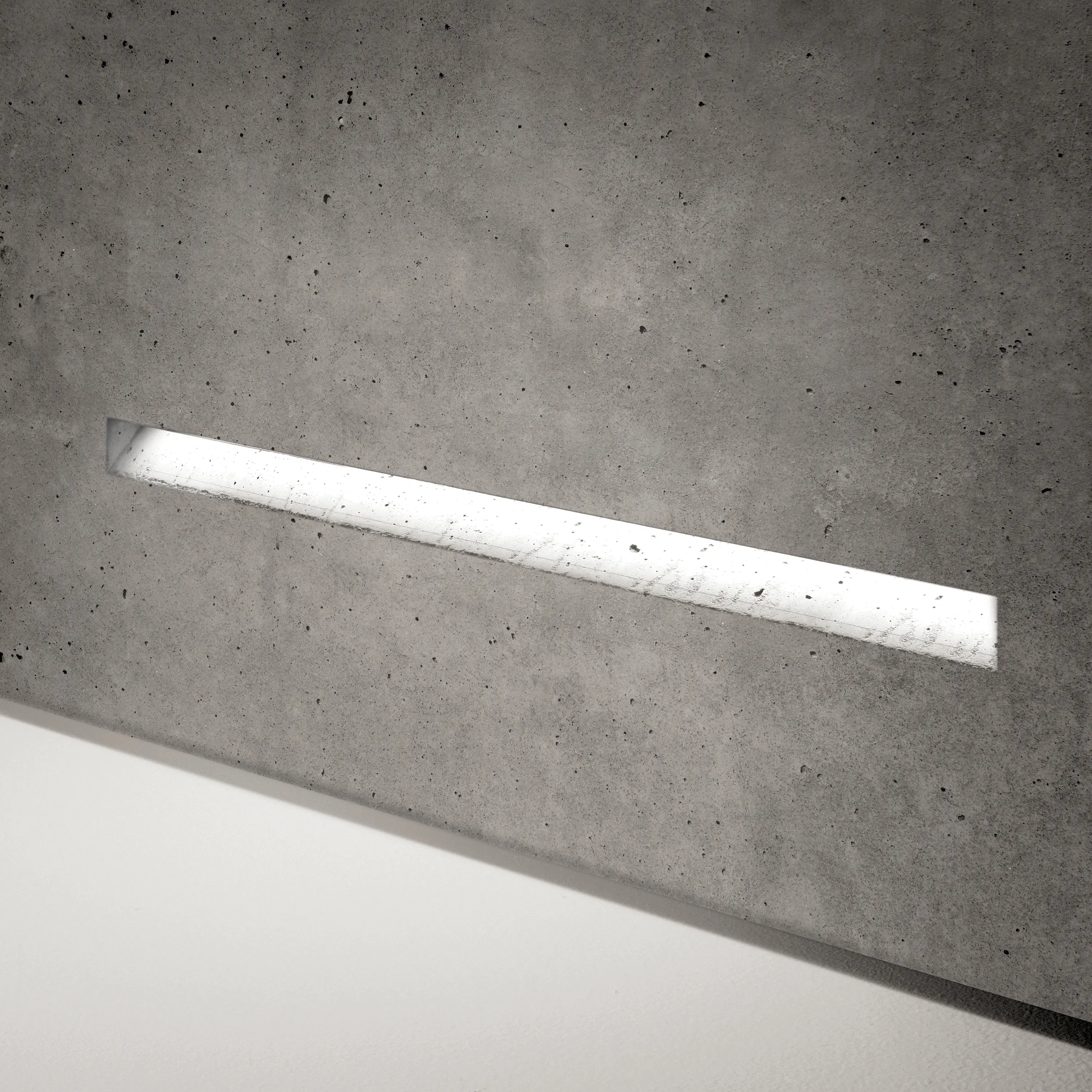 Simes - Ghost Linear L 810