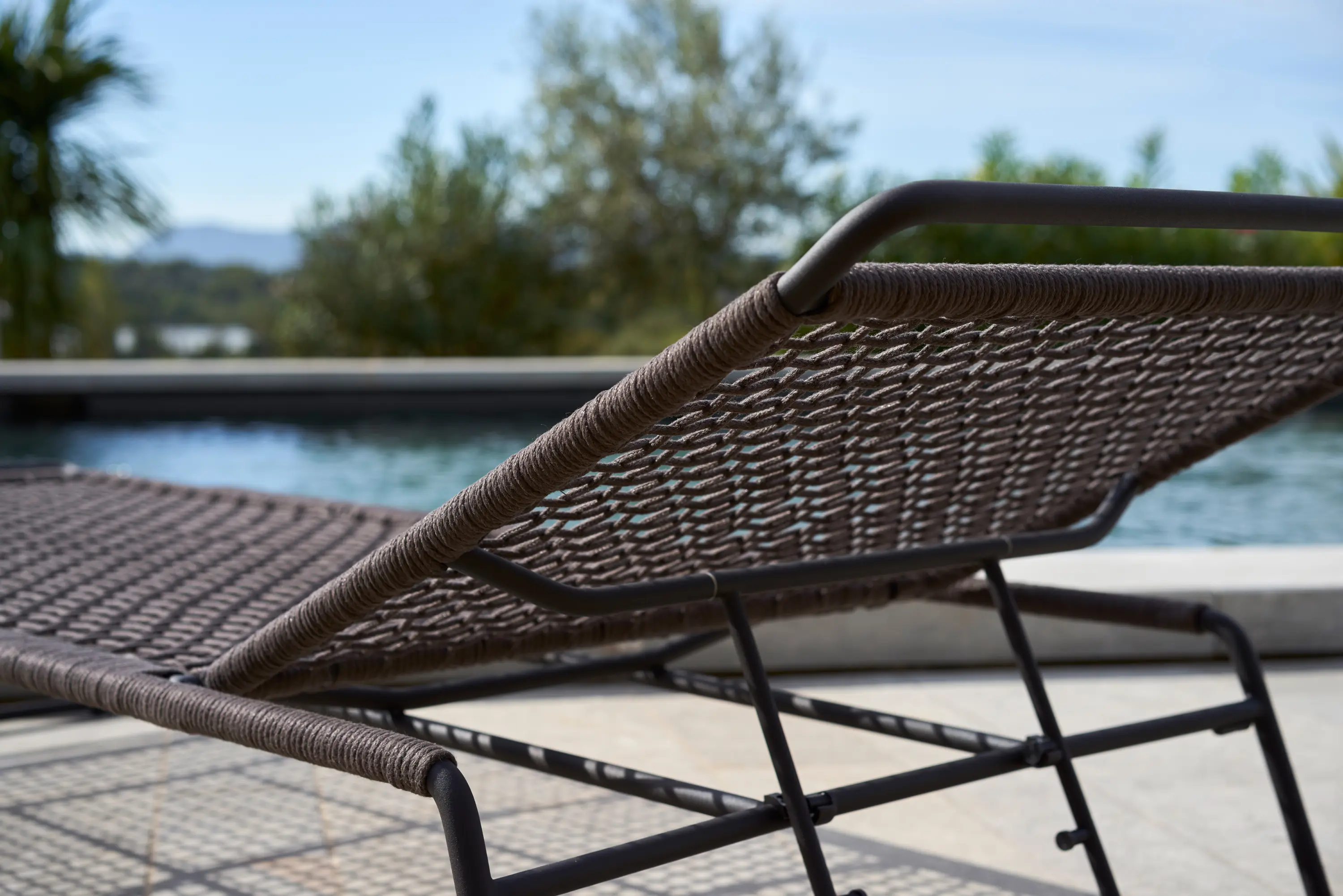 Oasiq - Sandur Bar Stool With Arm
