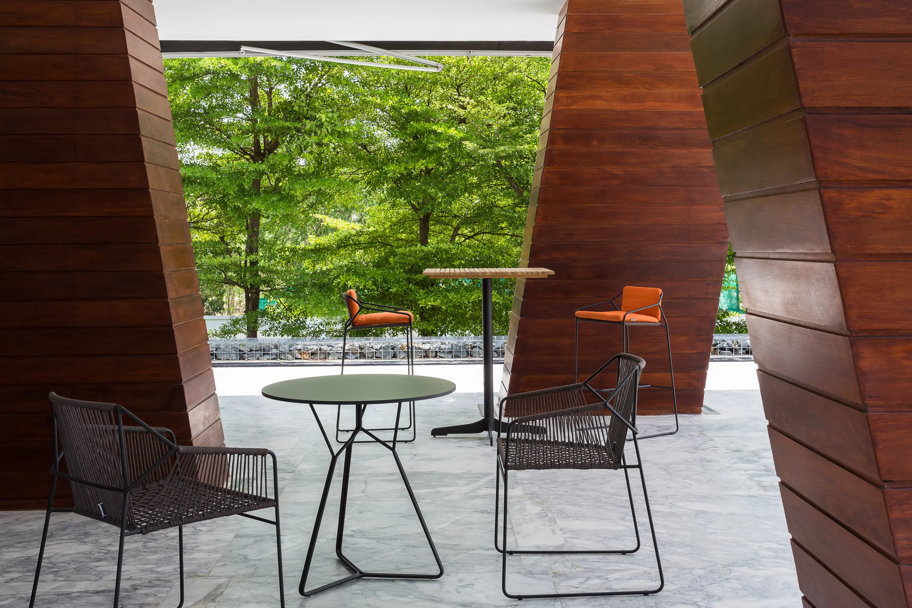 Oasiq - Serac Dining Table Ceramic
