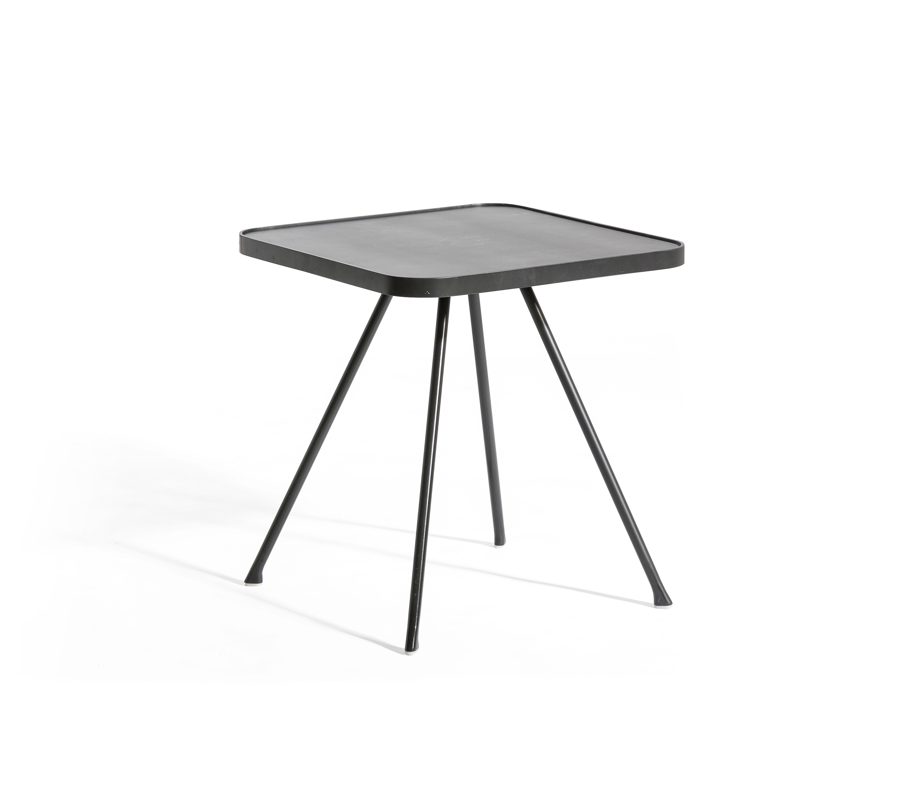 Produkt Attol Aluminum Side Table des Herstellers Oasiq anzeigen