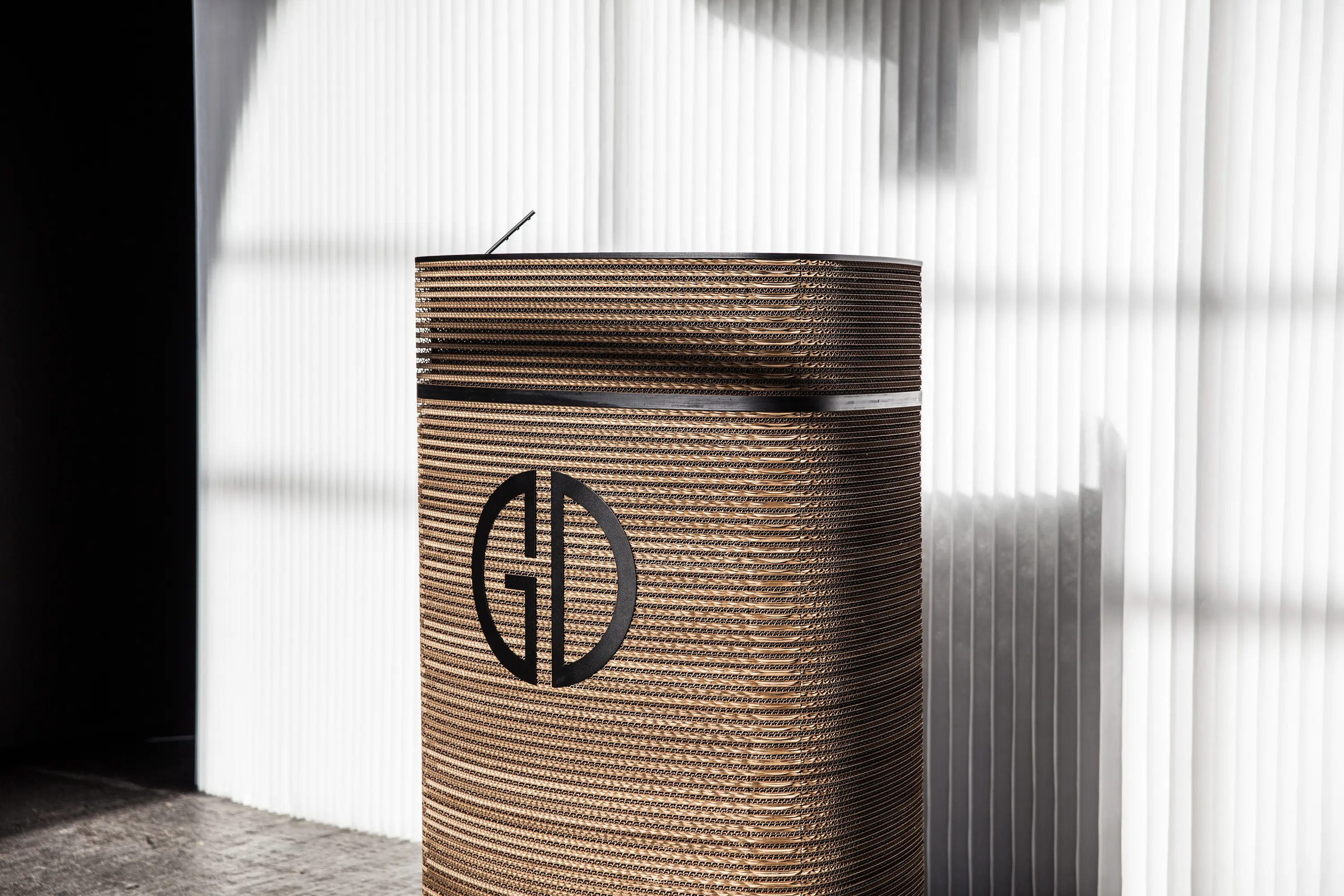 Grape - Grape Lectern 1 - Podium und Schreibtisch aus Wellpappe