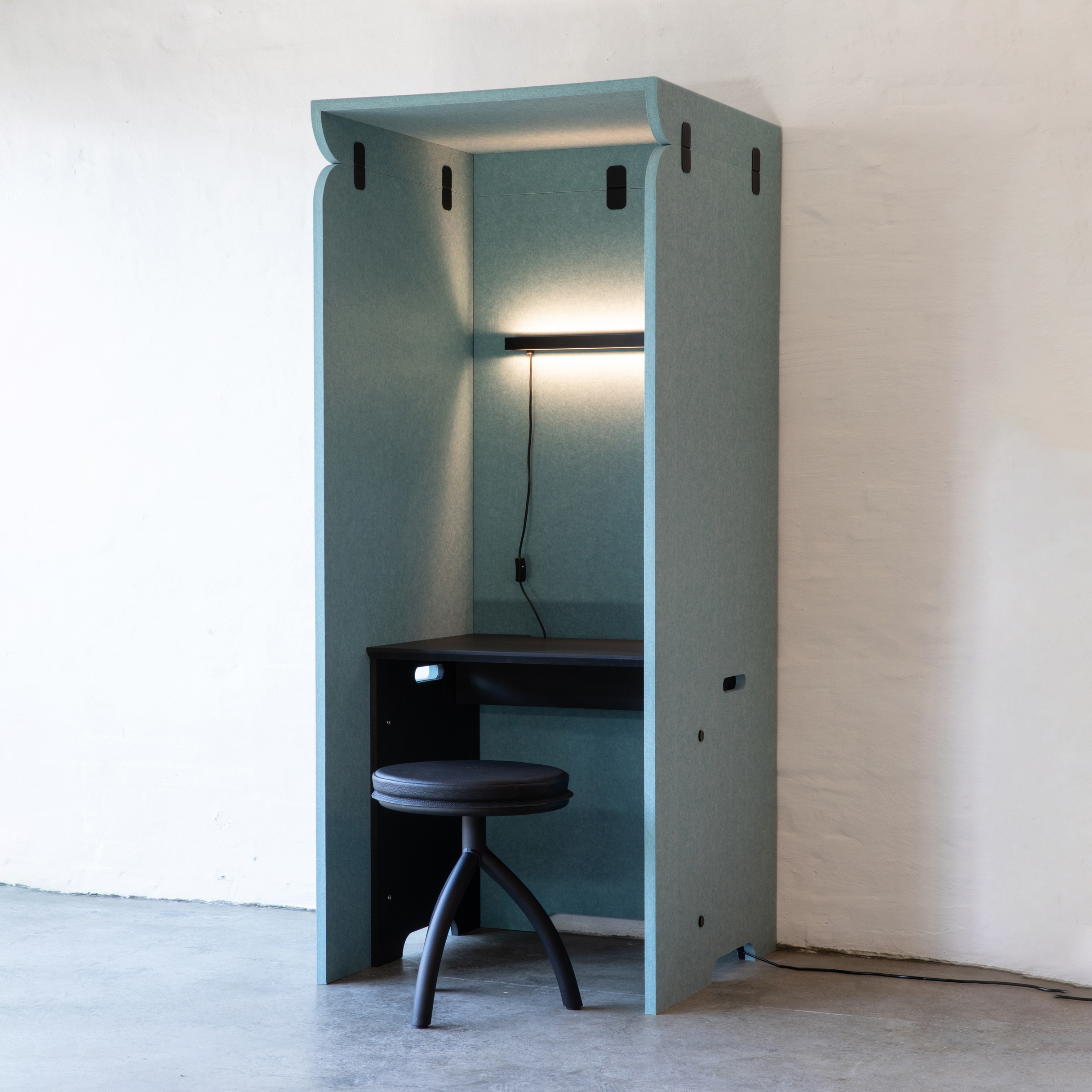 Produkt Grape Cave Drop-Down Workstation des Herstellers Grape anzeigen