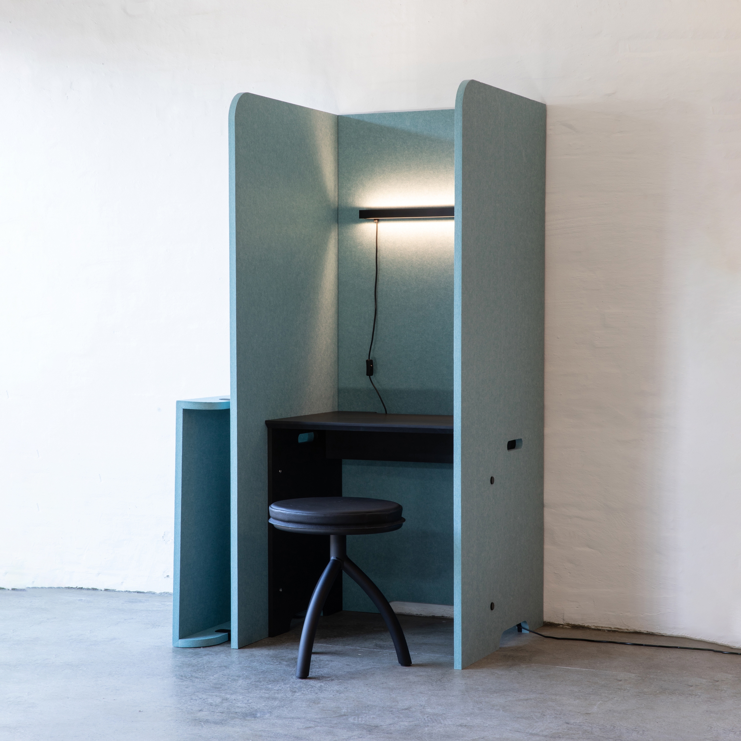 Produkt Grape Cave Drop-Down Workstation des Herstellers Grape anzeigen