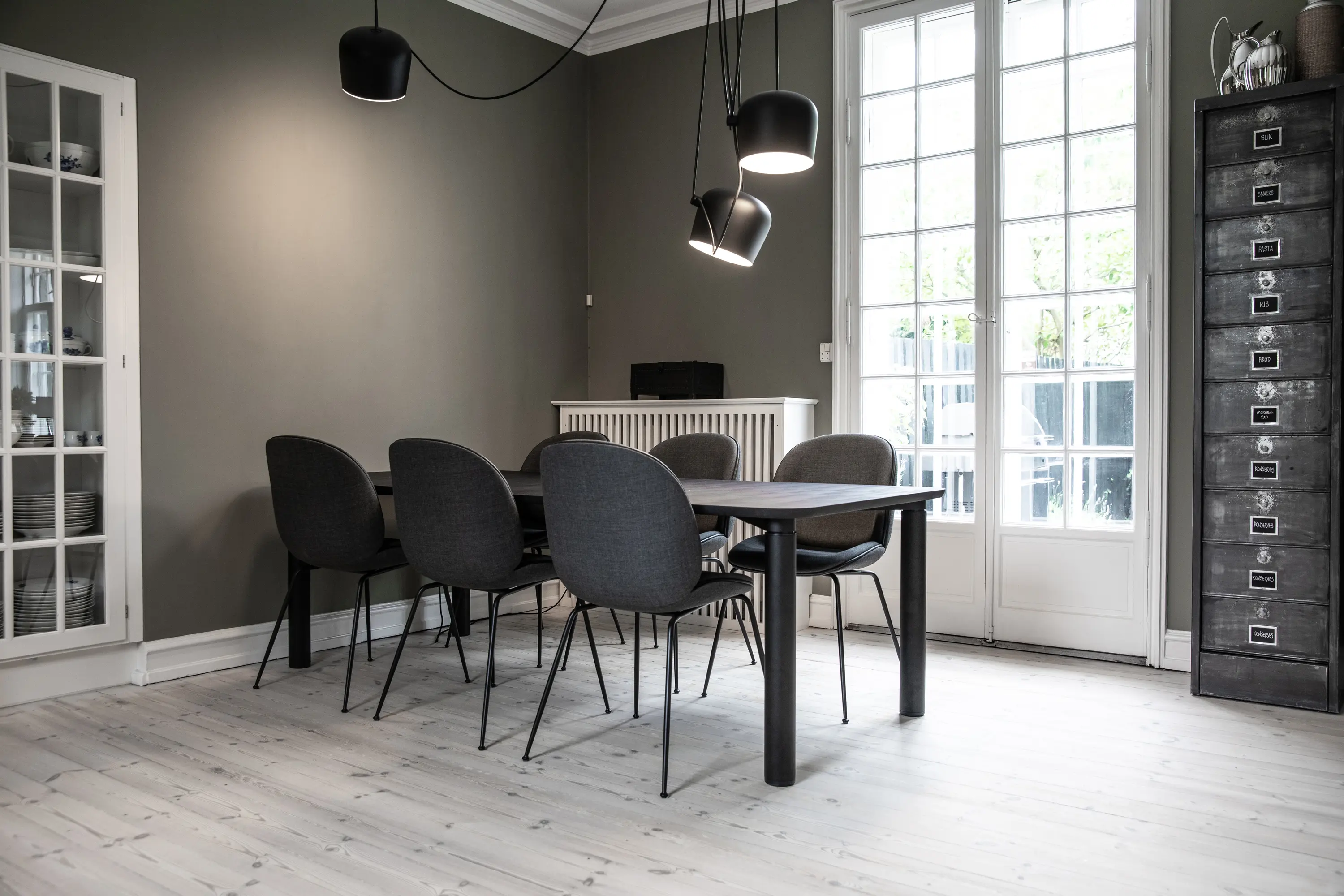 Grape - Grape Dining Elevated Table for Dining and Meeting