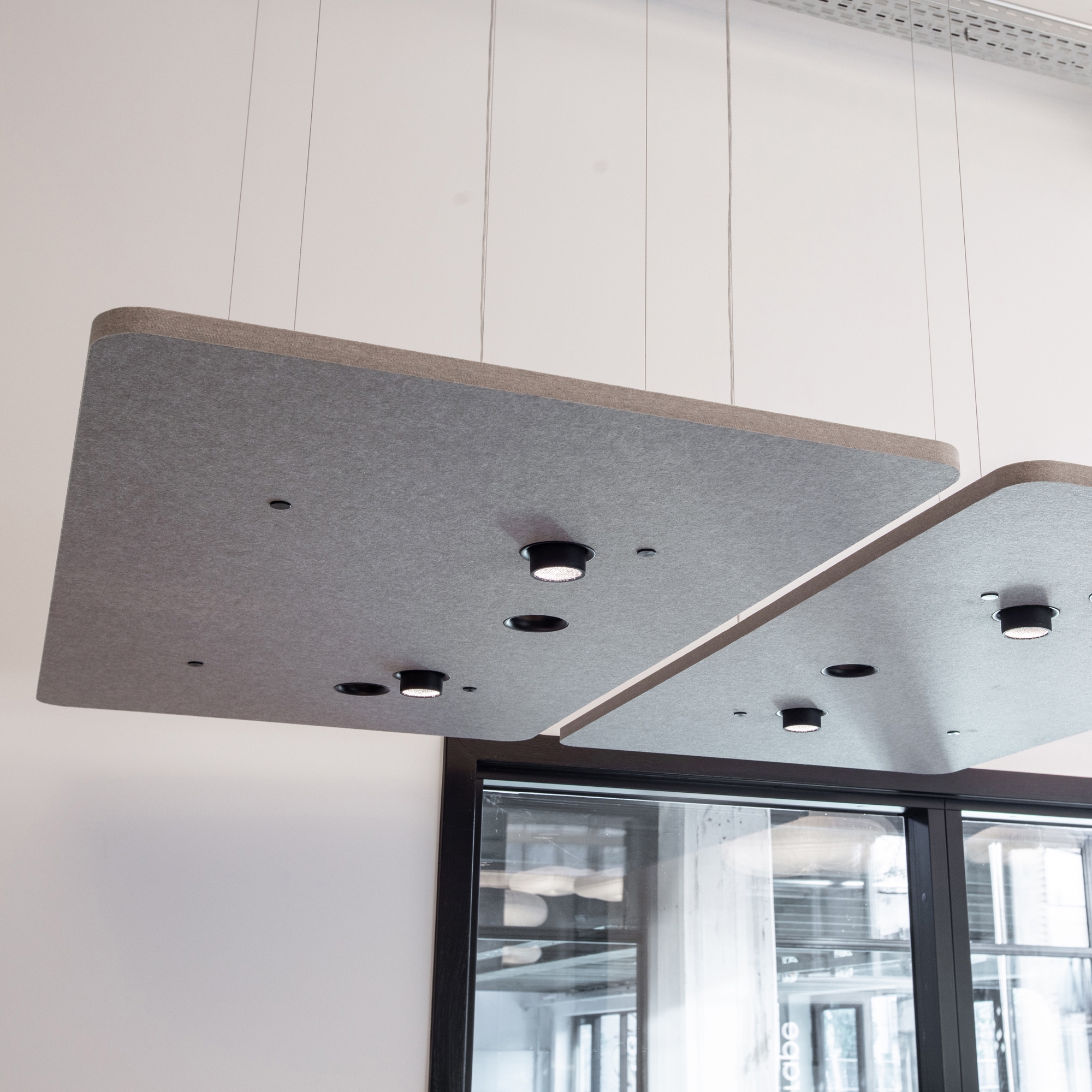 Mostra il prodotto Grape Float - Light and Acoustics in Harmony del produttore Grape