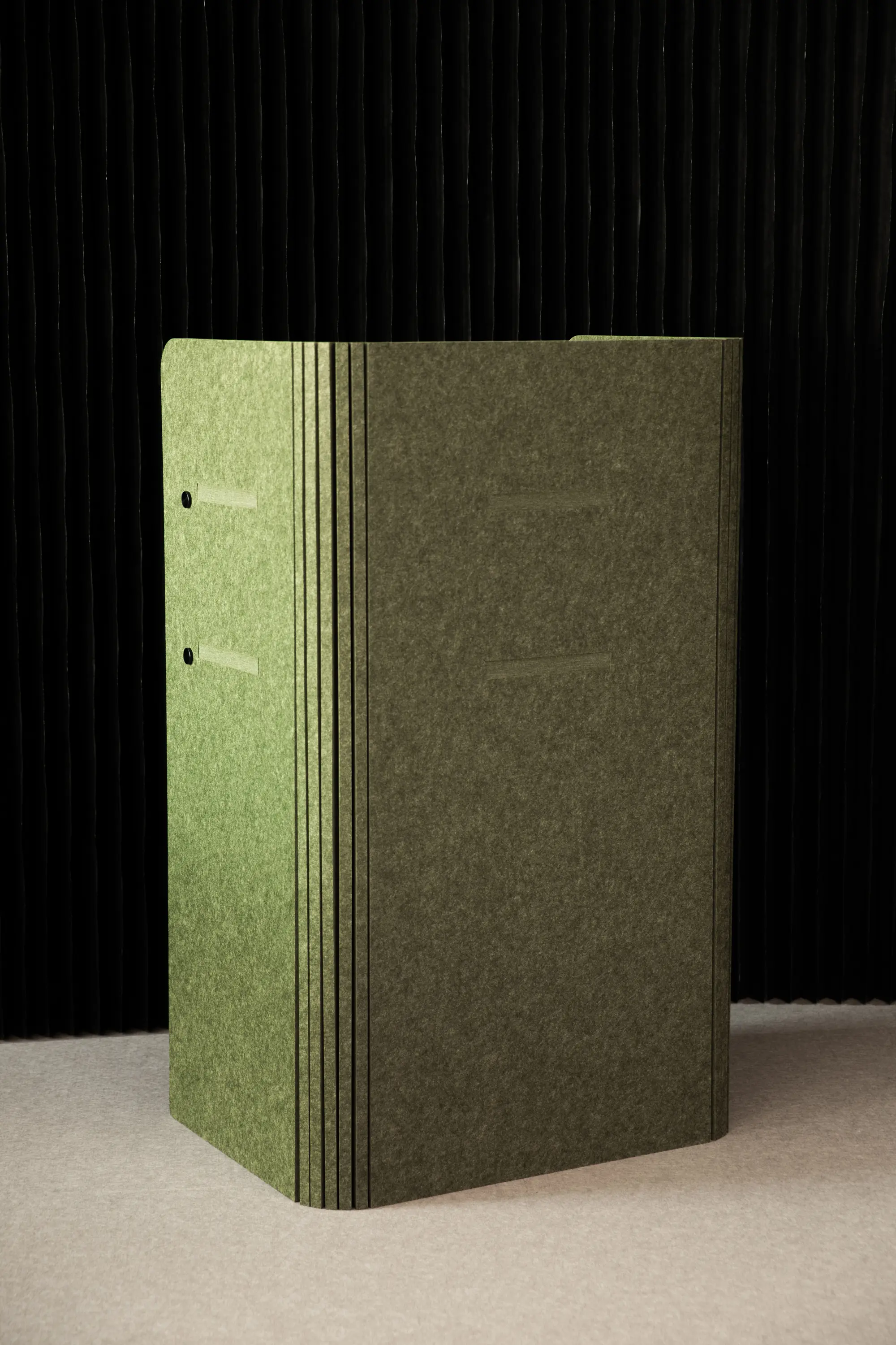 Grape - Grape Lectern 3 Foldable Lectern in Acoustic PET-felt