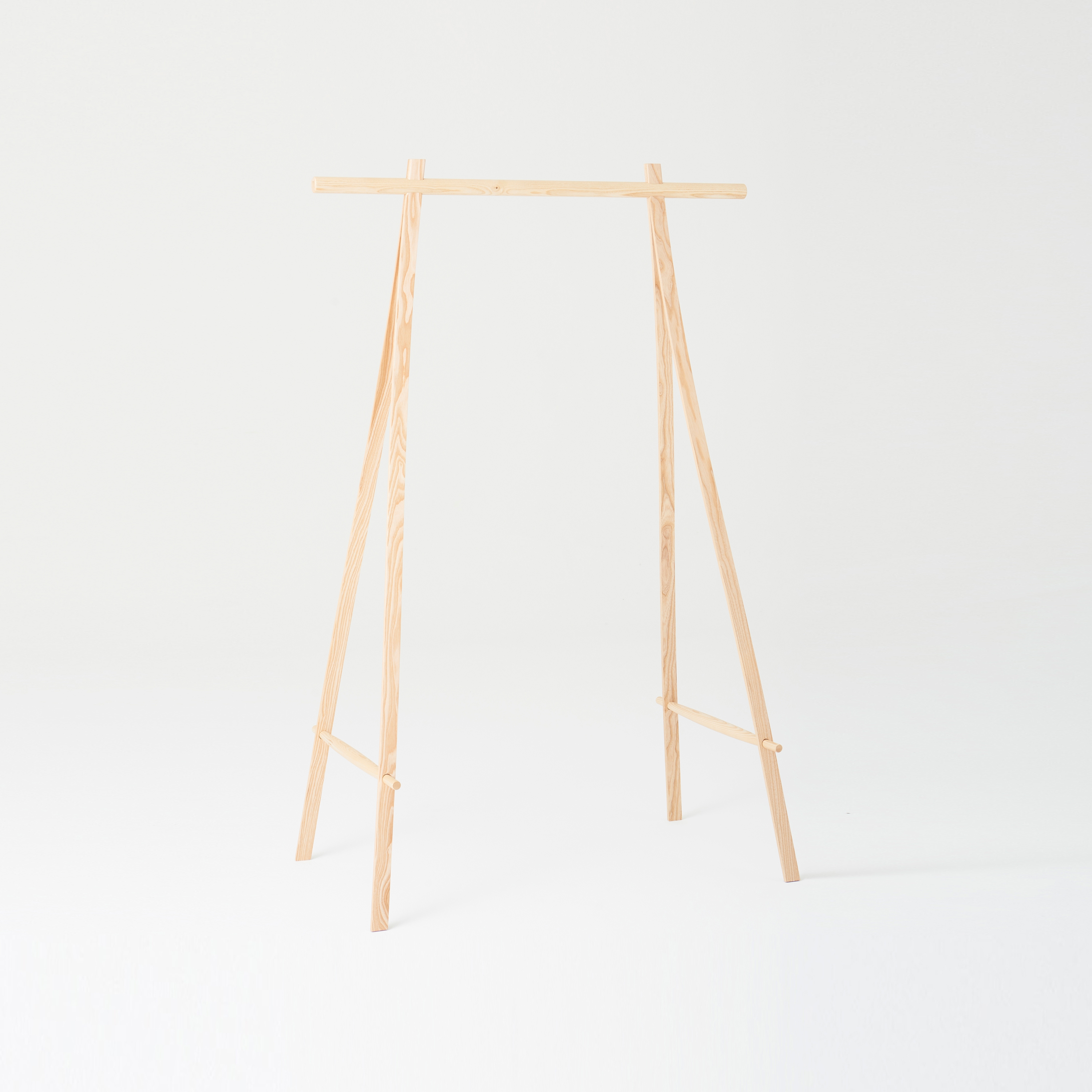 Produkt Coat Stand Ash 100 des Herstellers Made by Hand anzeigen