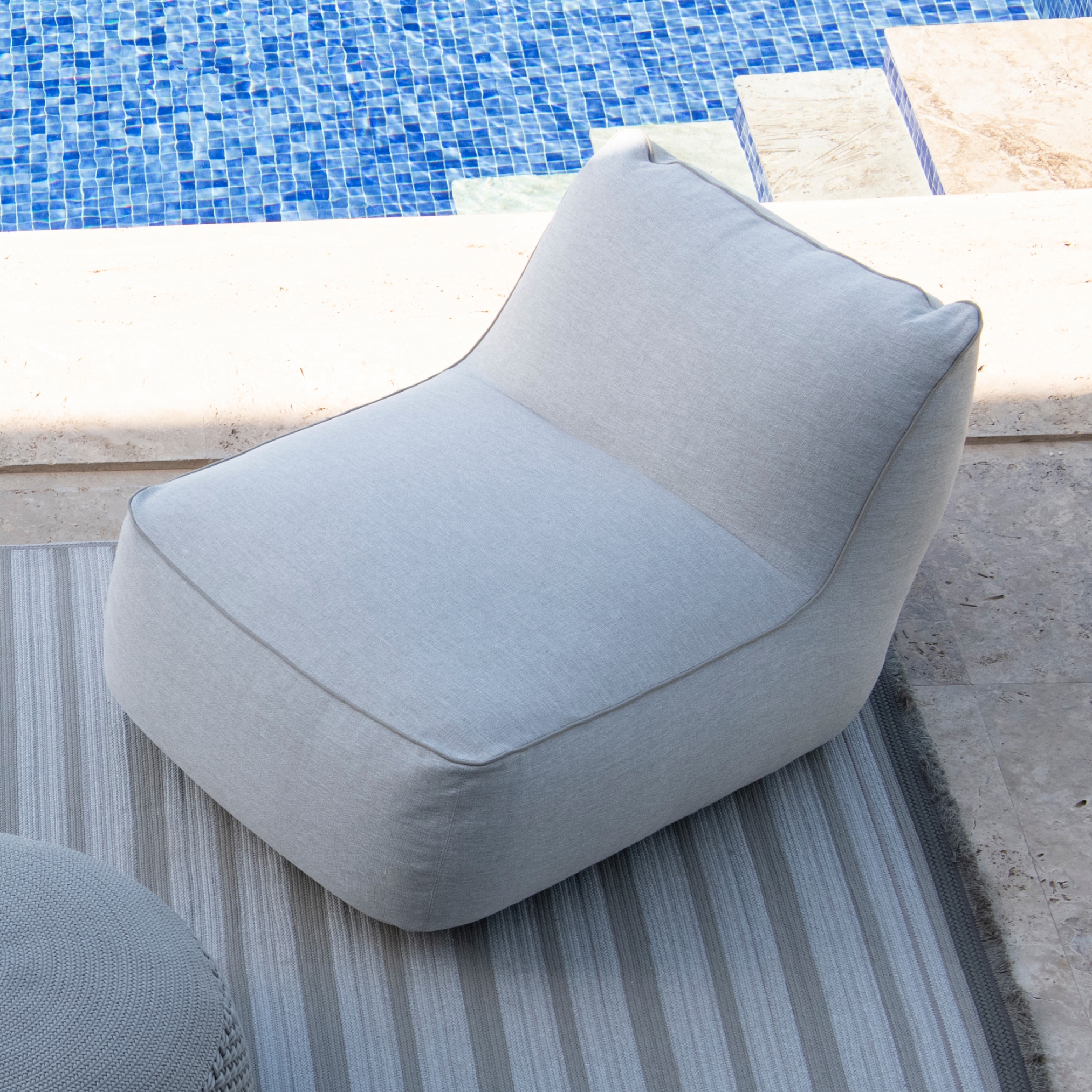 Display product TVR Outdoor La Concha - Lounge Chair from manufacturer THIBAULT VAN RENNE