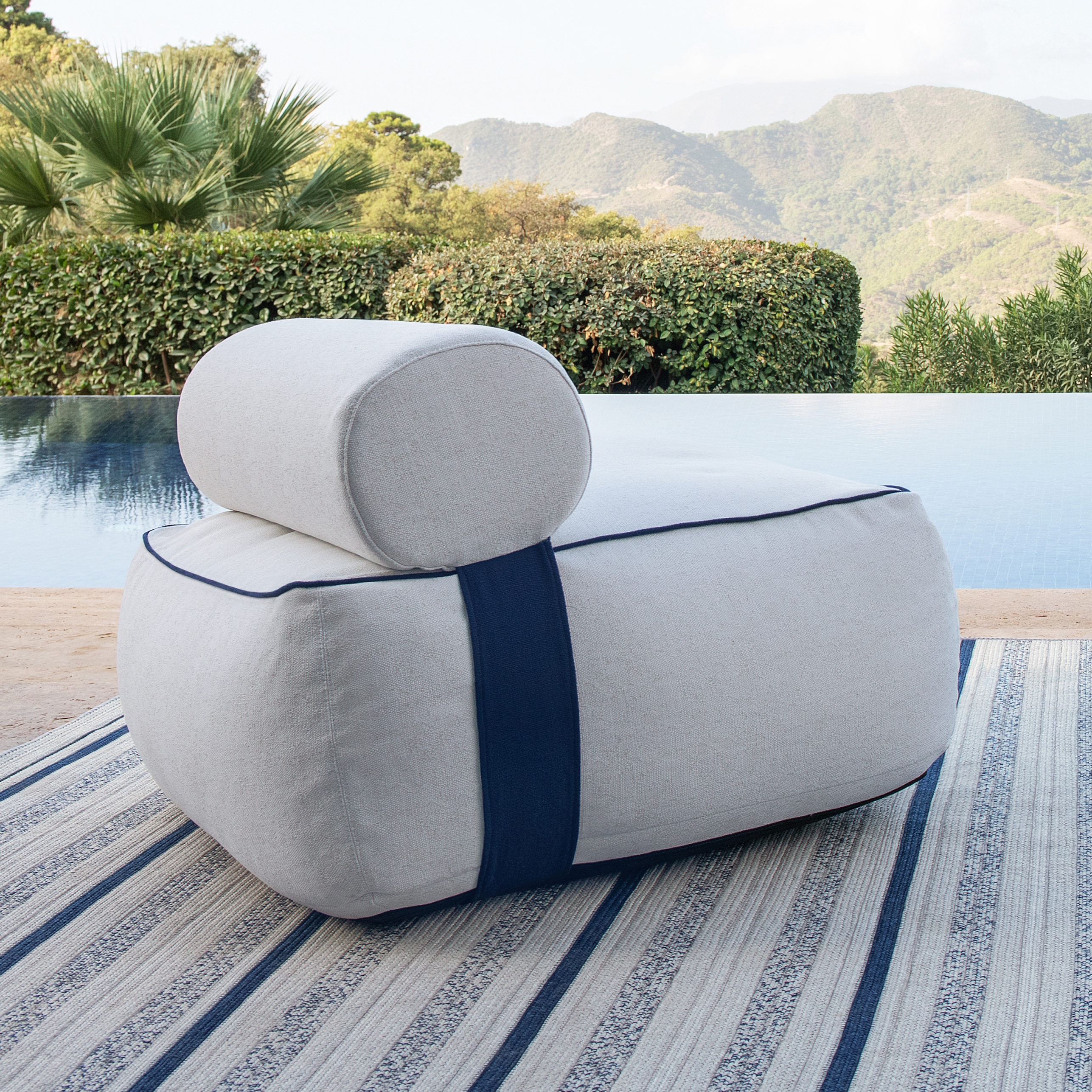 Display product TVR Outdoor Pouf Square from manufacturer THIBAULT VAN RENNE