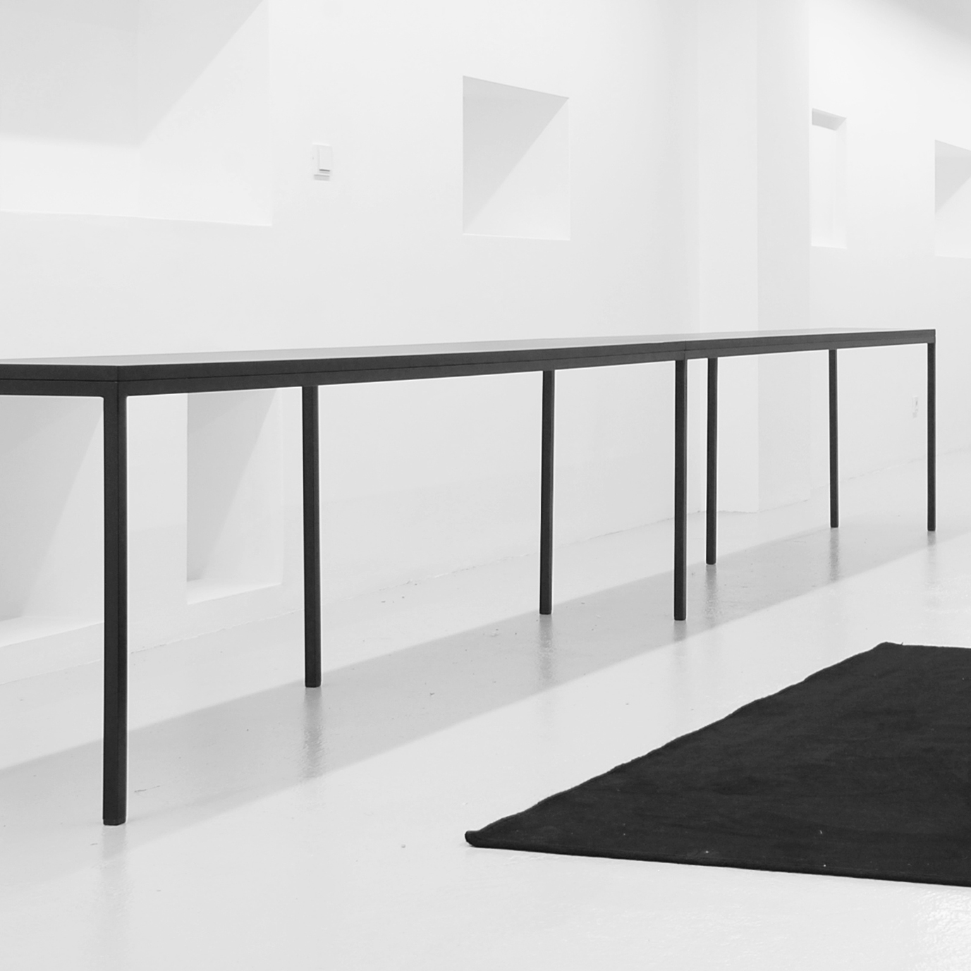 Afficher le produit Kriz table du fabricant A Linha da Vizinha