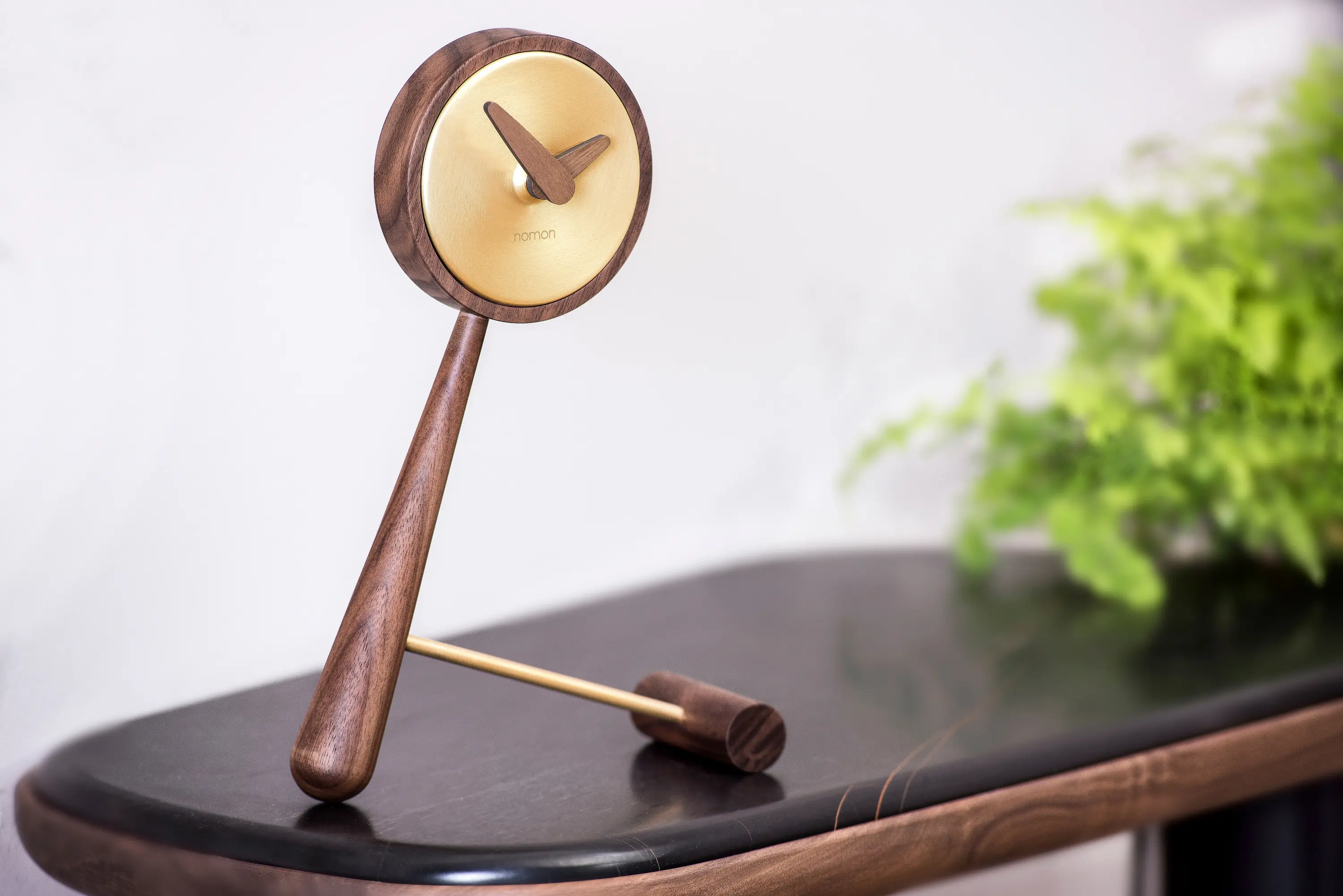 Nomon - Puntero Table Clock