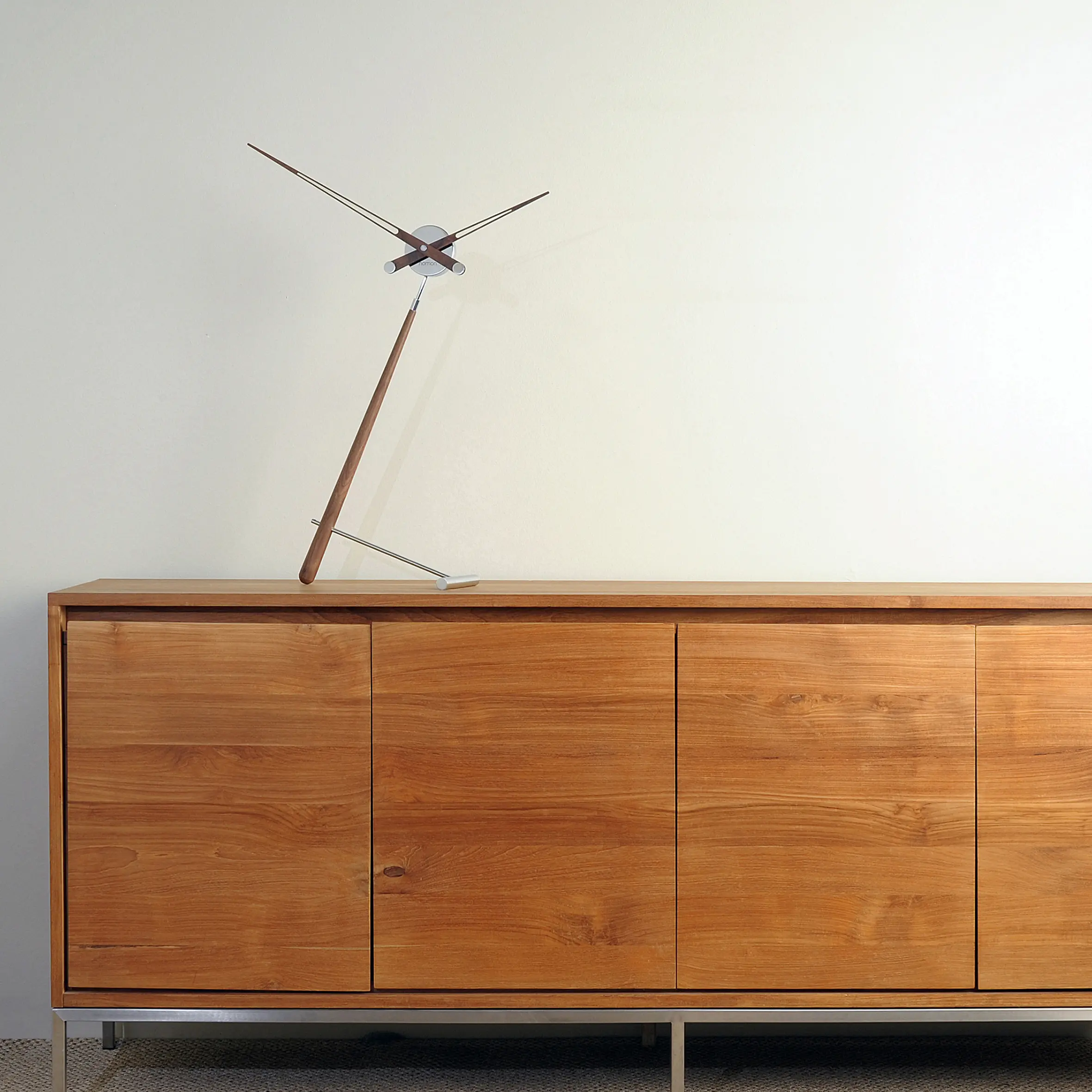 Nomon - Puntero Table Clock
