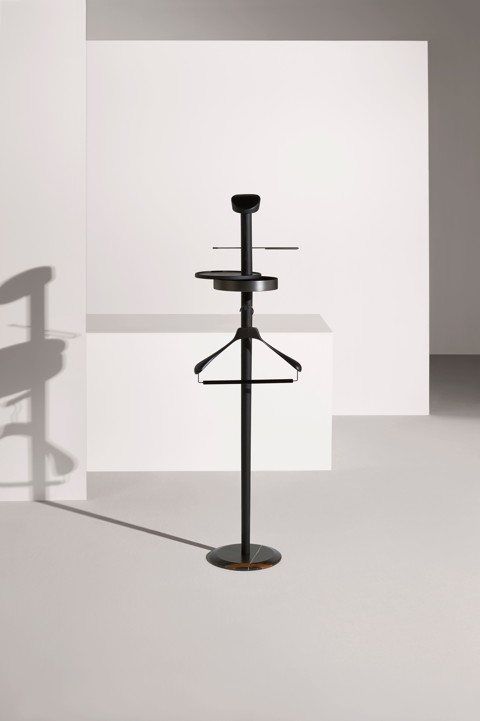 Display product Momentos Valet Stand M from manufacturer Nomon