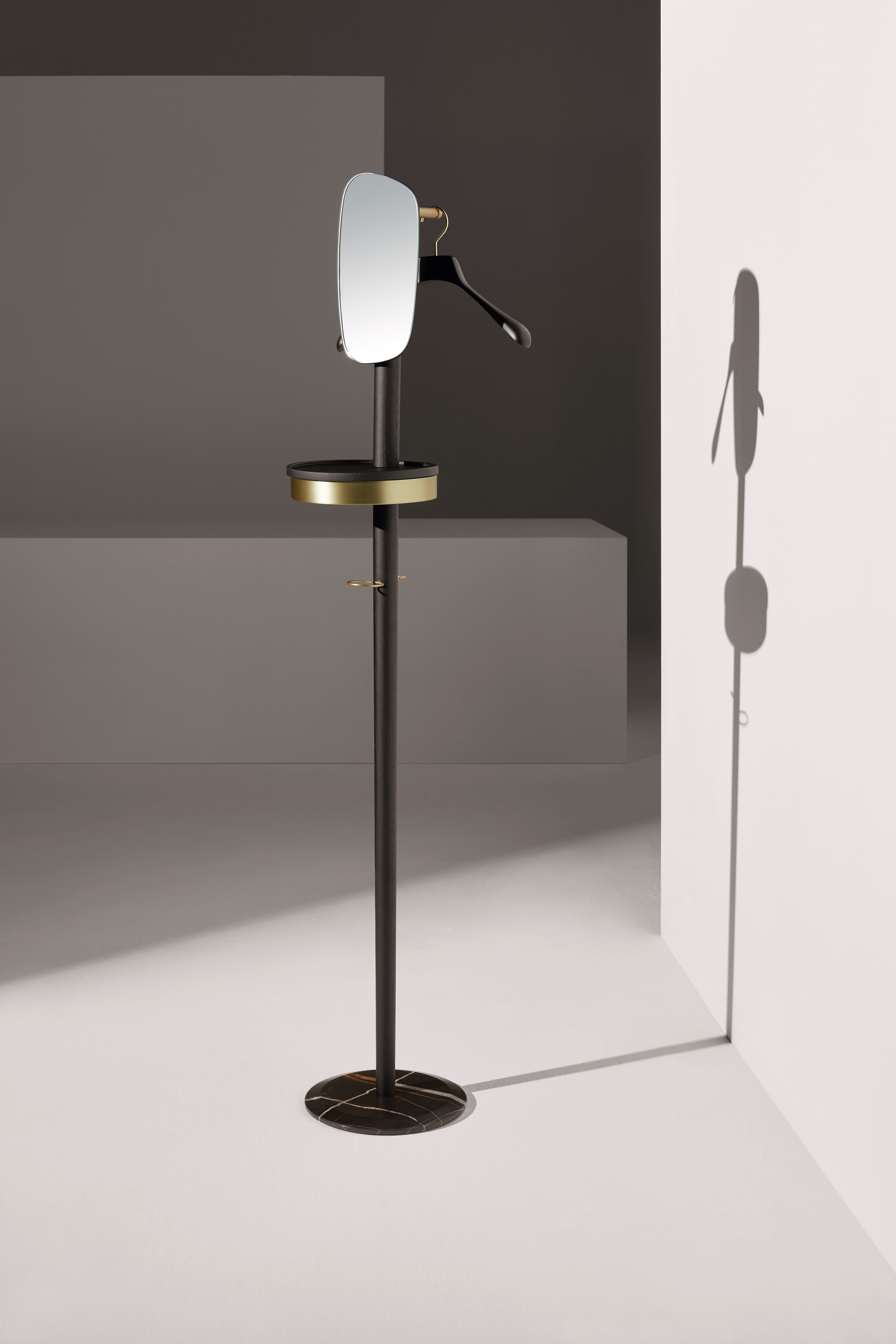 Mostra il prodotto Momentos Valet Stand W del produttore Nomon
