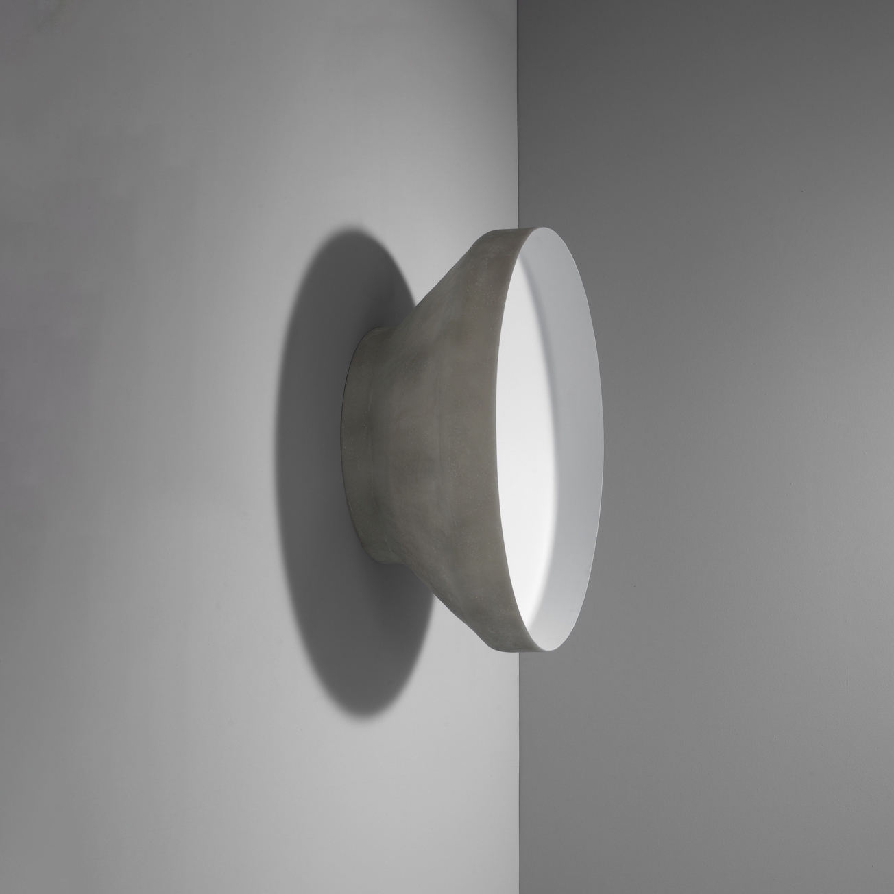 Mostra il prodotto Introverso del produttore IMPERFETTOLAB SRL