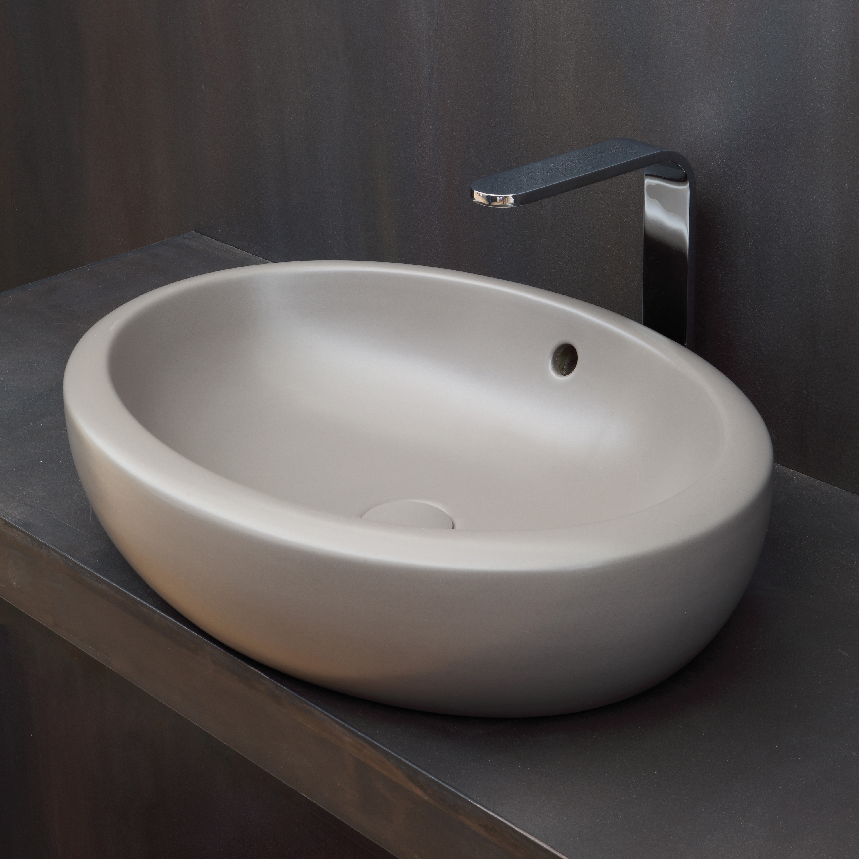 Mostra il prodotto Fluid lavabo d’appoggio 60 del produttore Ceramica Cielo