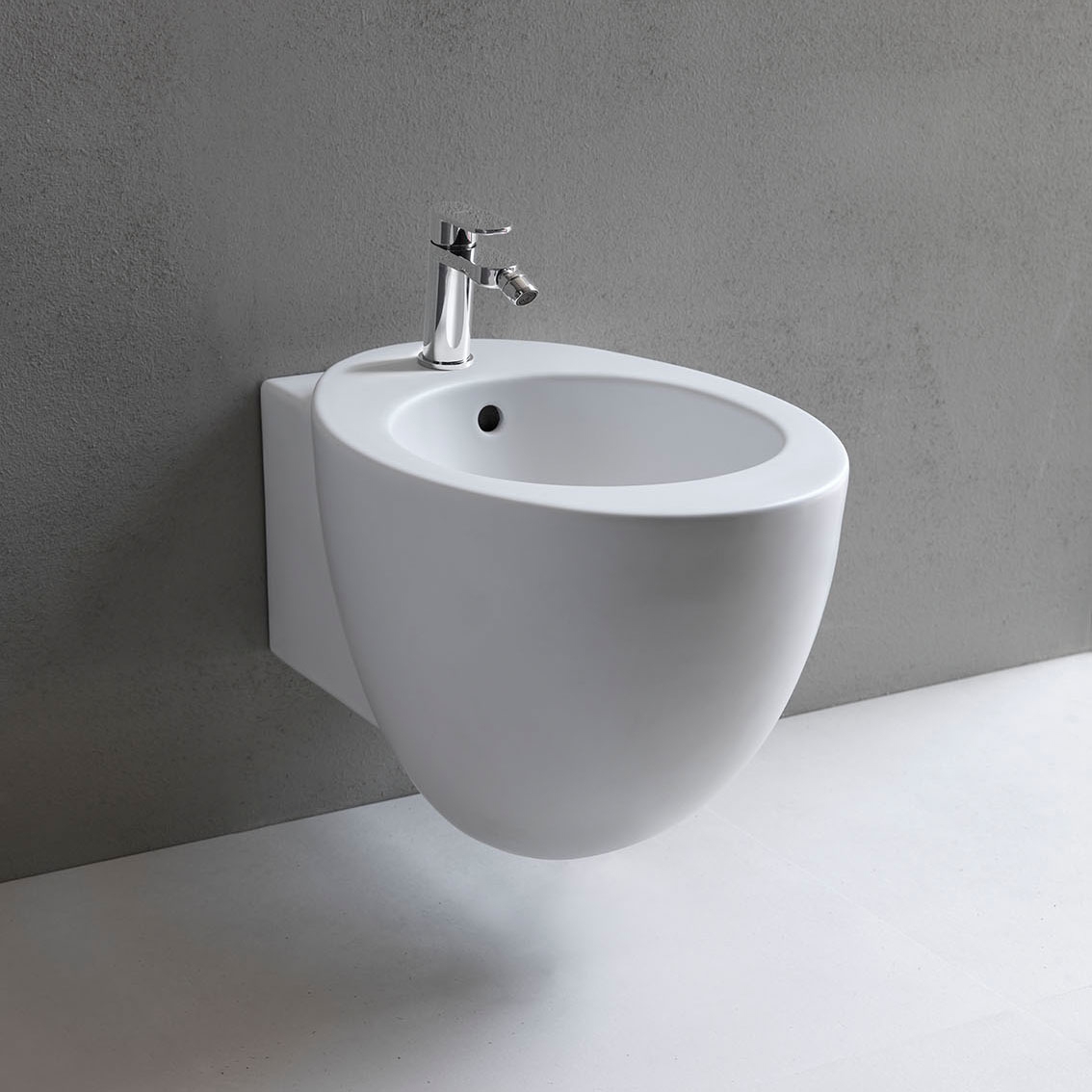 Display product Le Giare reverse shape wall-hung bidet from manufacturer Ceramica Cielo