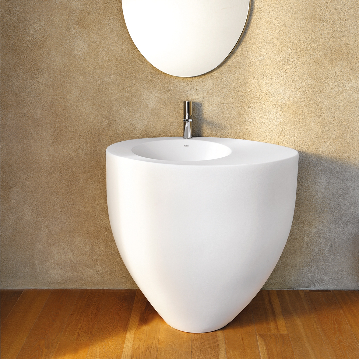Display product Le Giare freestanding washbasin from manufacturer Ceramica Cielo