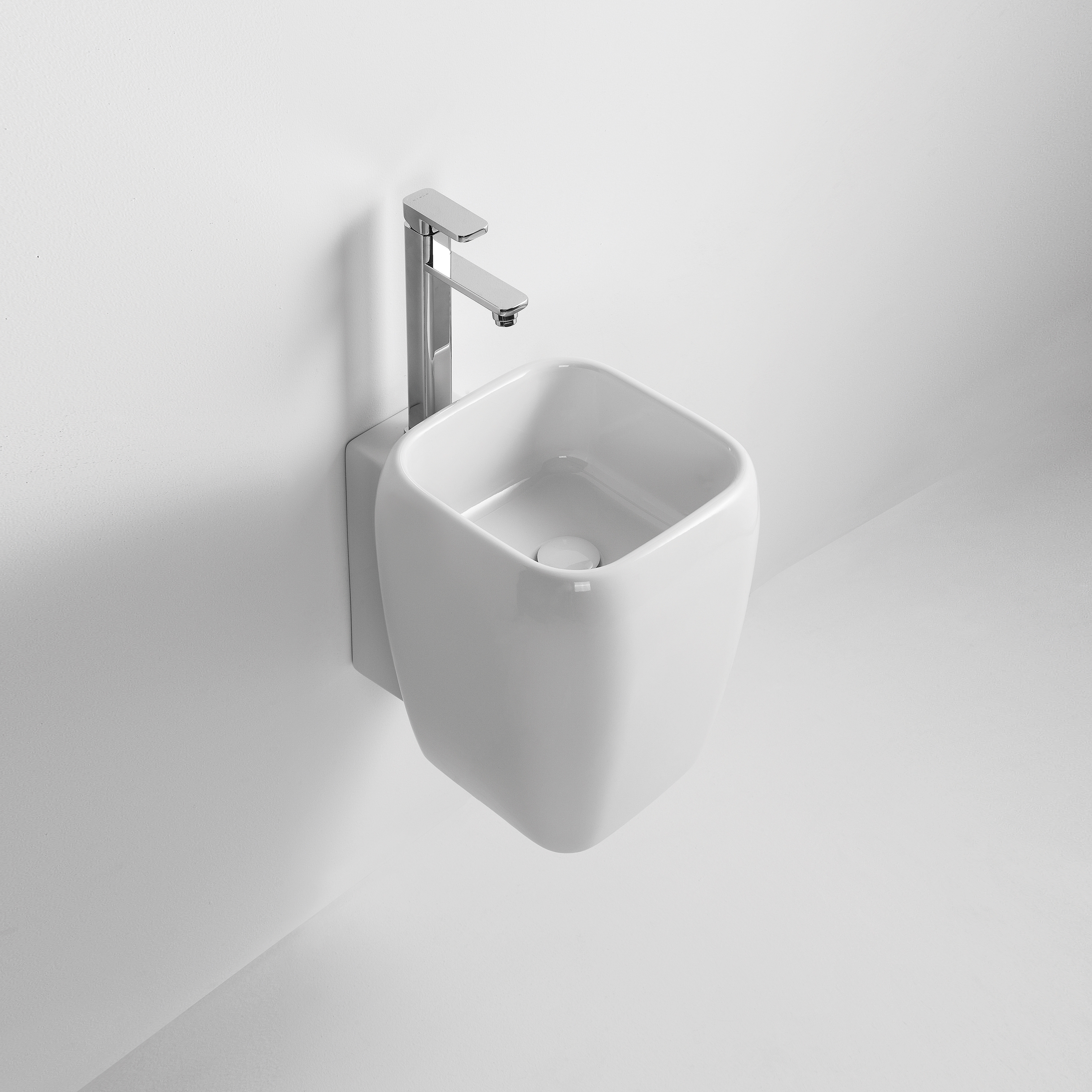 Mostra il prodotto Shui lavabo mezza colonna sospeso del produttore Ceramica Cielo