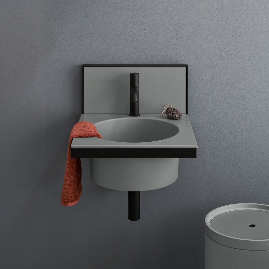 Display product Elle Tonda wall-hung washbasin from manufacturer Ceramica Cielo