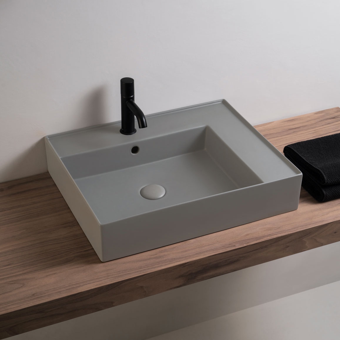 Mostra il prodotto Enjoy lavabo sospeso | appoggio 60 del produttore Ceramica Cielo