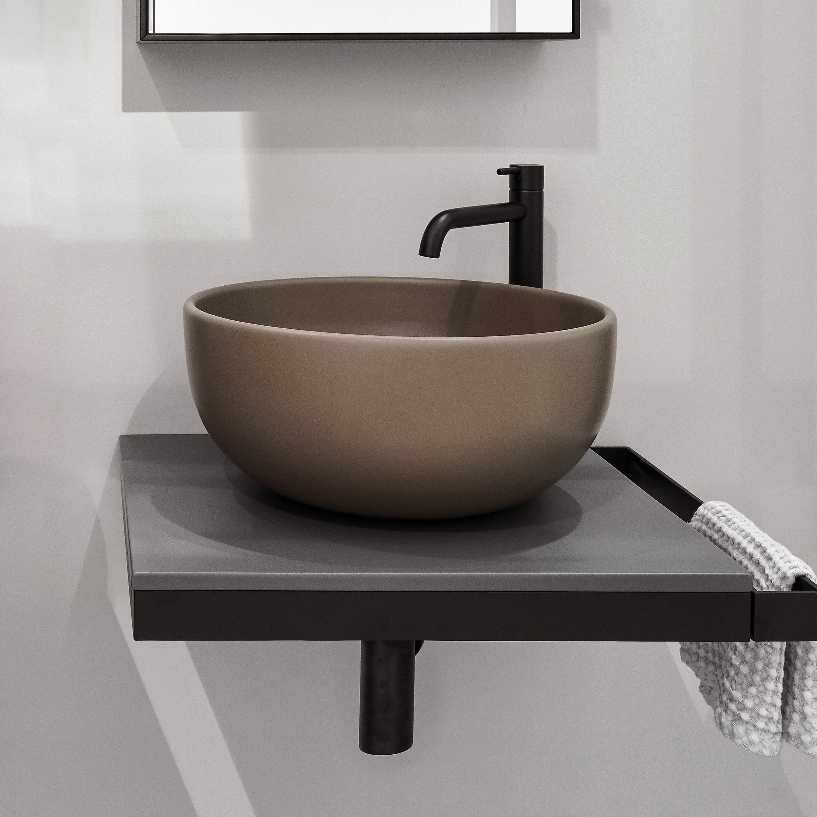Mostra il prodotto Multiplo lavabo su piano del produttore Ceramica Cielo