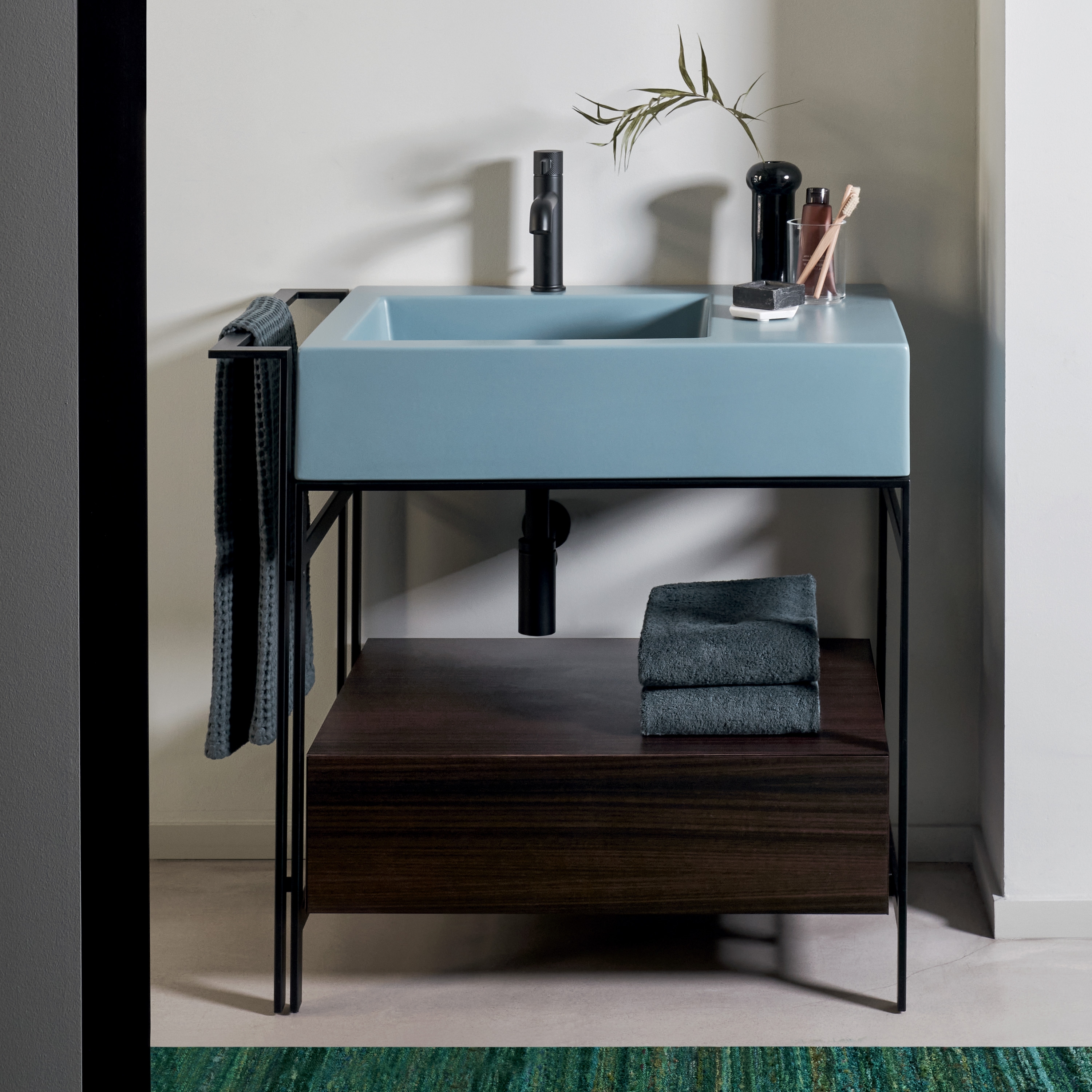 Narciso mini lavabo su struttura