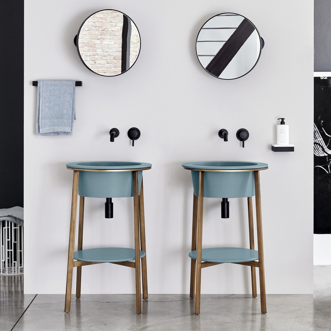 Display product Catino Round washbasin from manufacturer Ceramica Cielo
