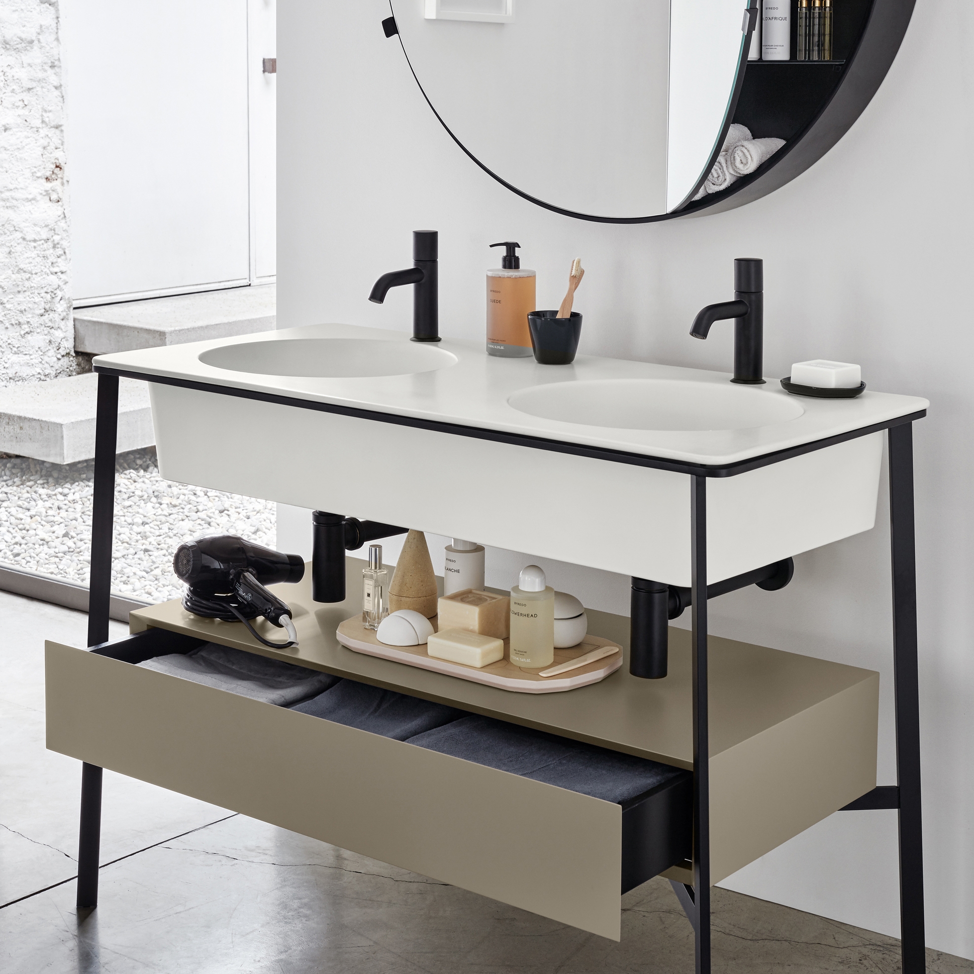 Display product Catino Doppio washbasin from manufacturer Ceramica Cielo