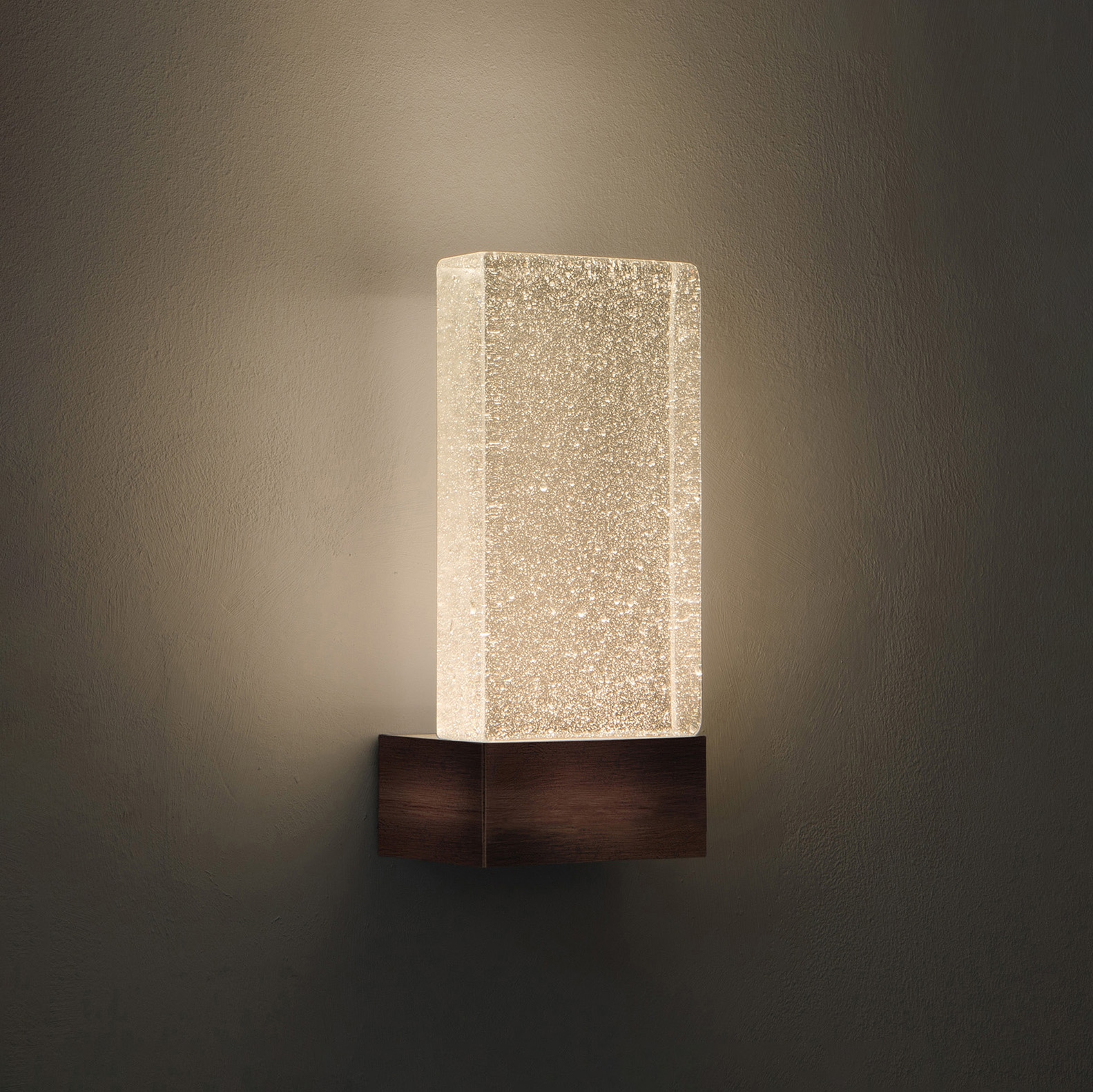 Display product GRAND PAPILLON – wall light from manufacturer MASSIFCENTRAL