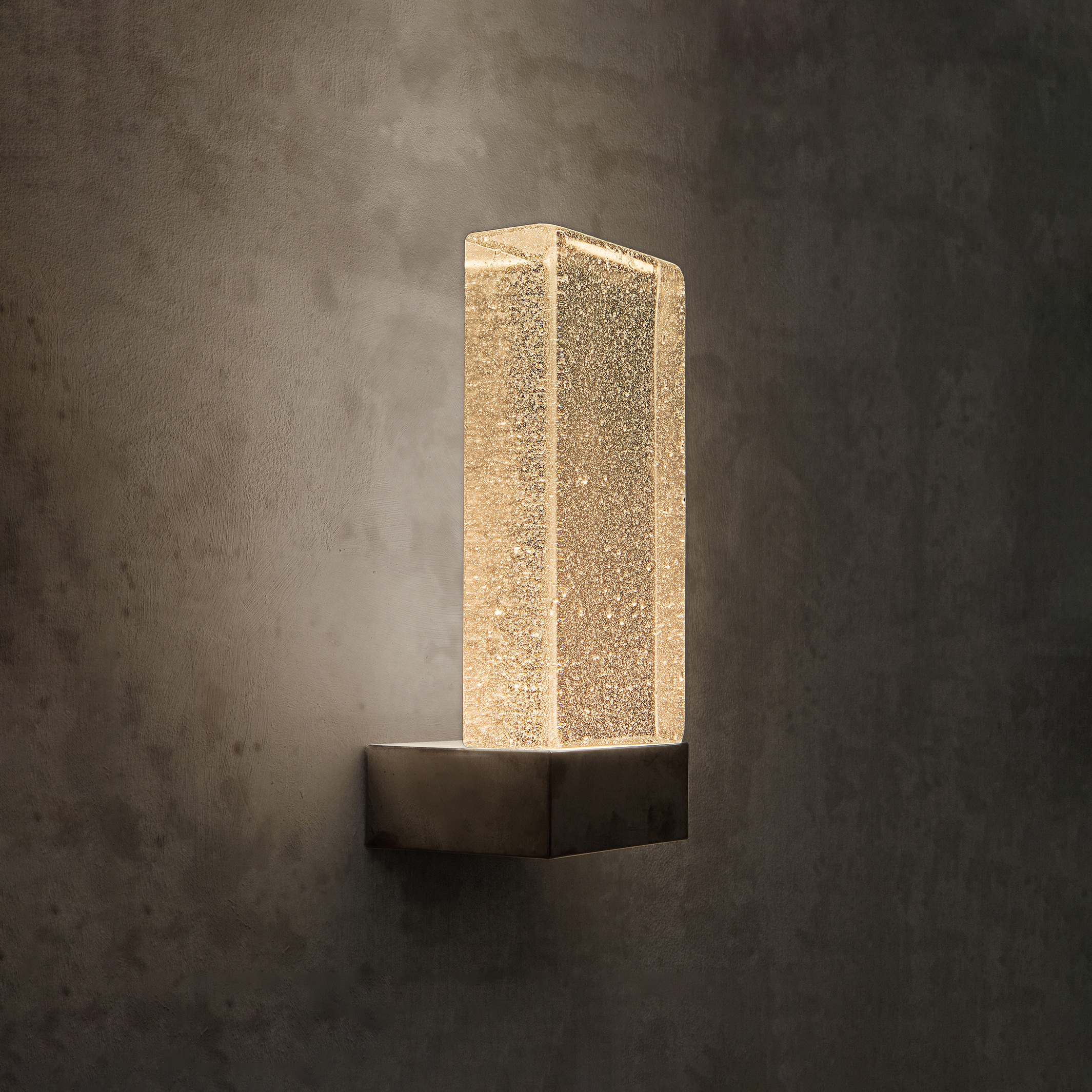 Display product GRAND PAPILLON – wall light from manufacturer MASSIFCENTRAL