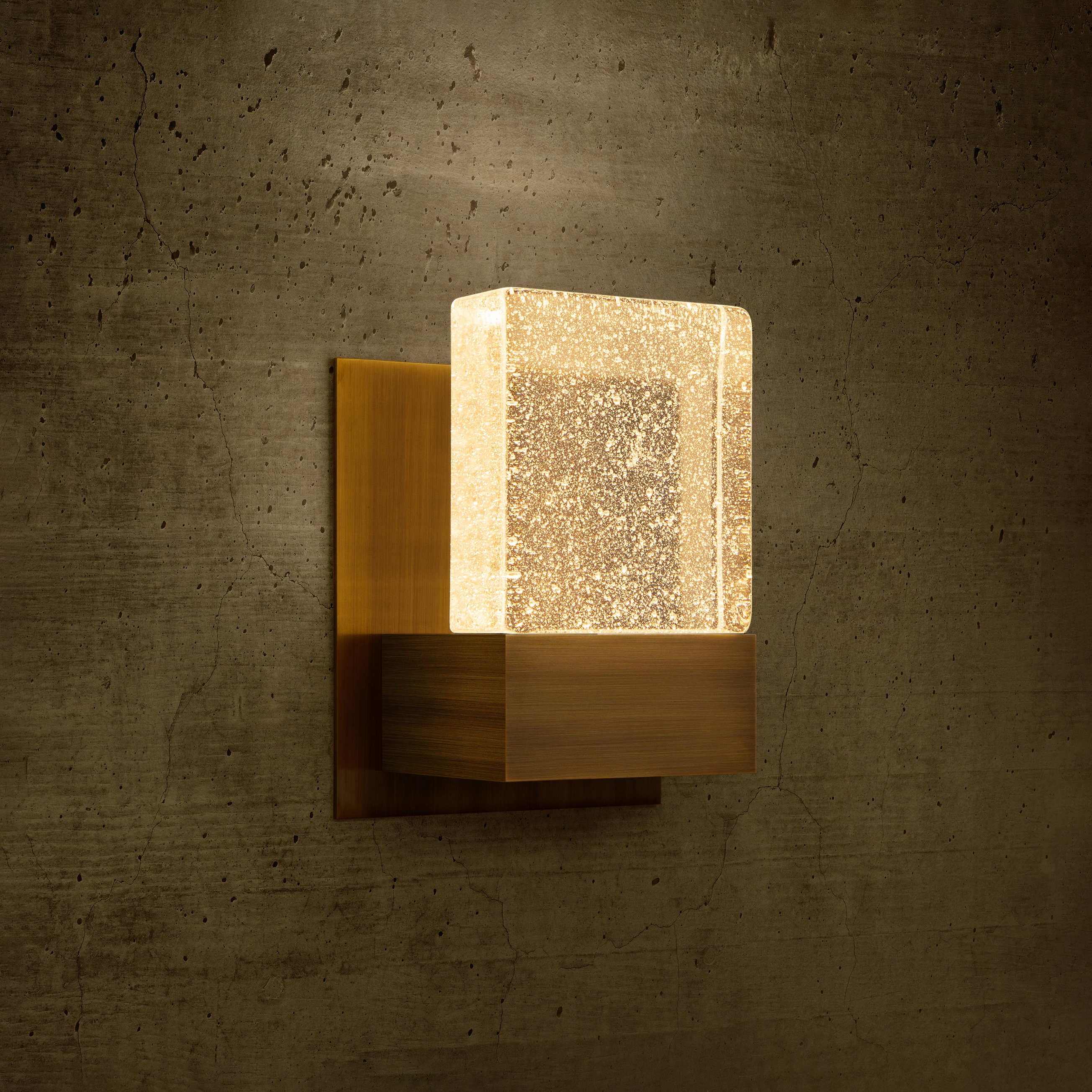 Display product PETIT PAPILLON ÉCRAN – wall light from manufacturer MASSIFCENTRAL
