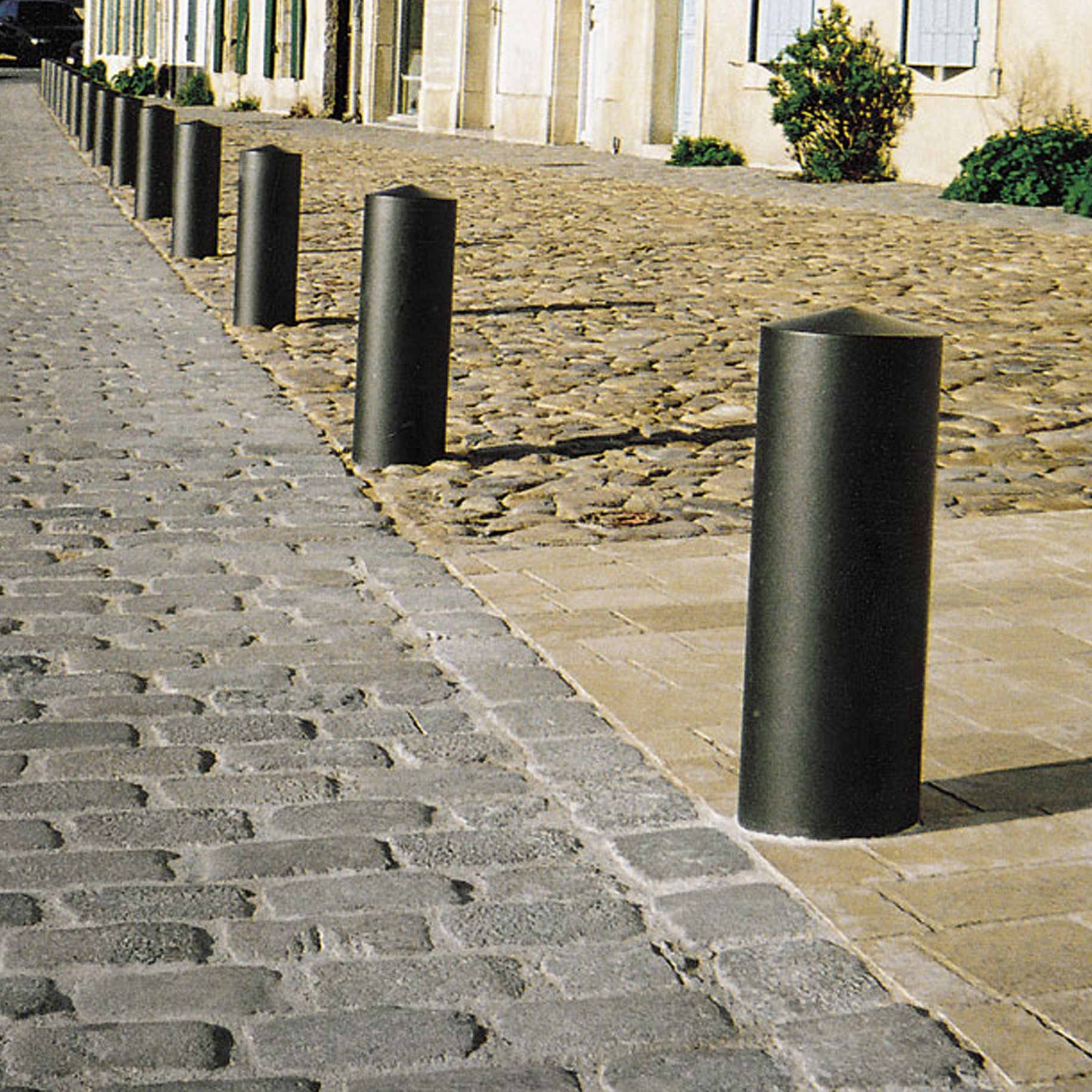 Display product Rhéa D200 bollard from manufacturer Concept Urbain