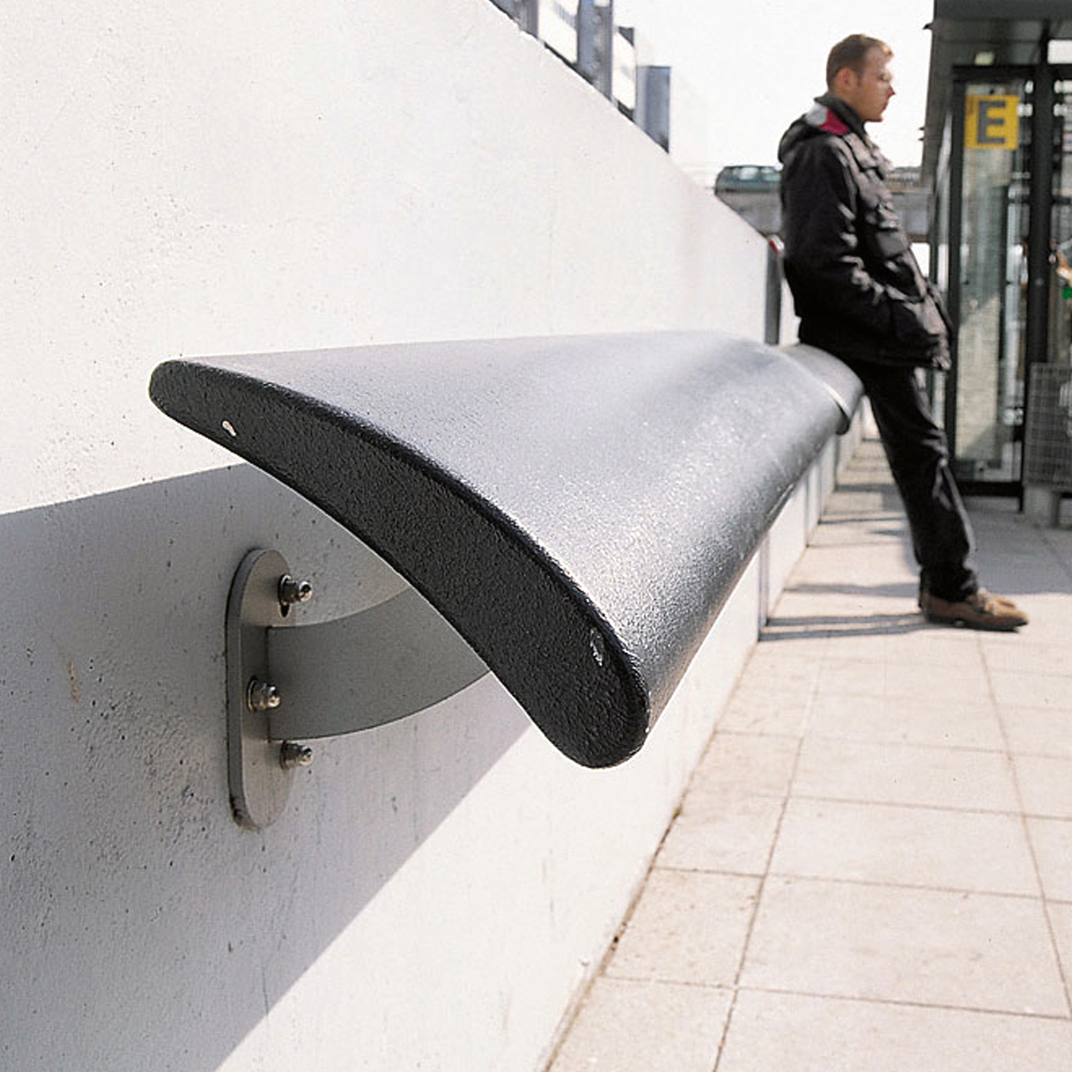 Display product Europe composite standing seat from manufacturer Concept Urbain