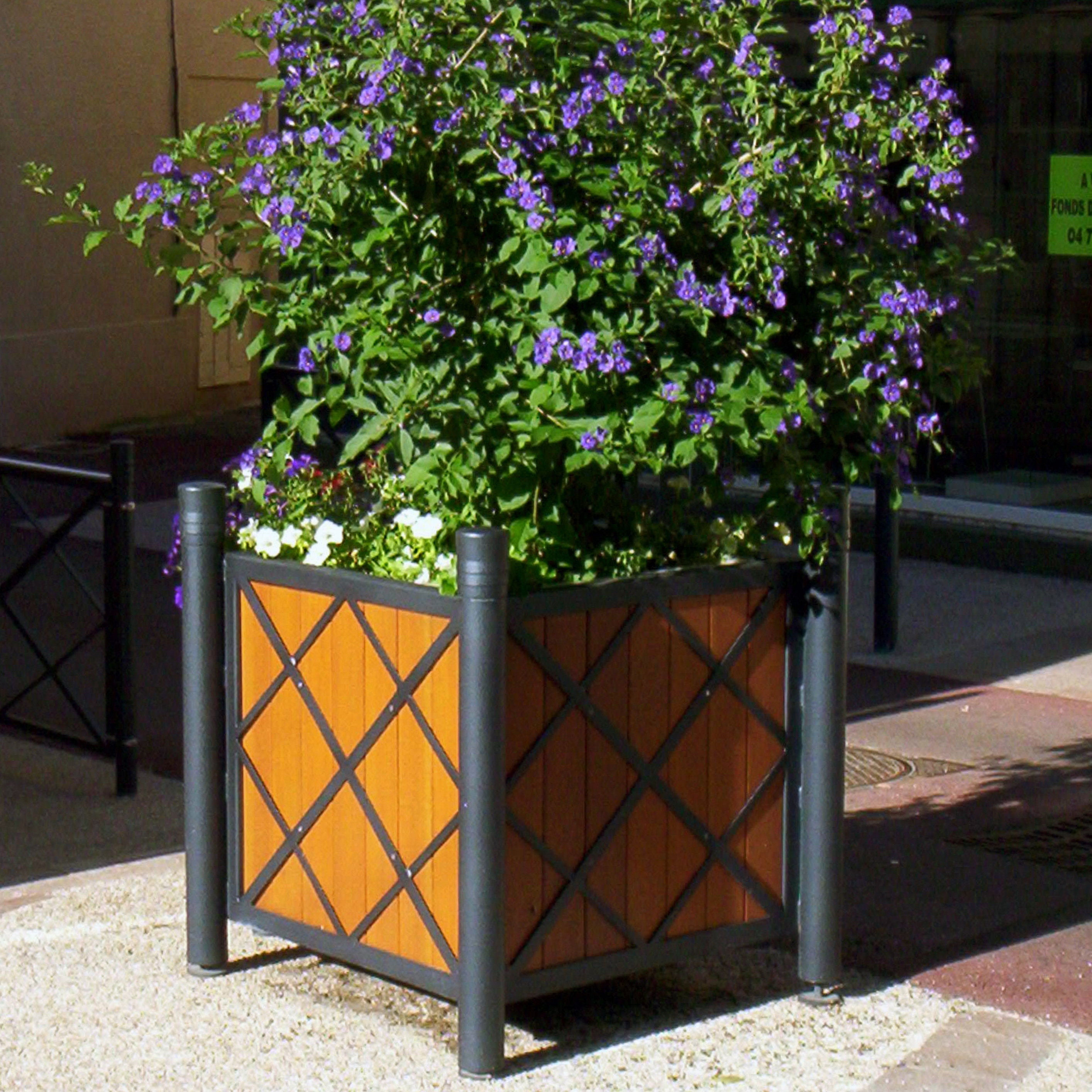 Display product Vesta planter V3 from manufacturer Concept Urbain
