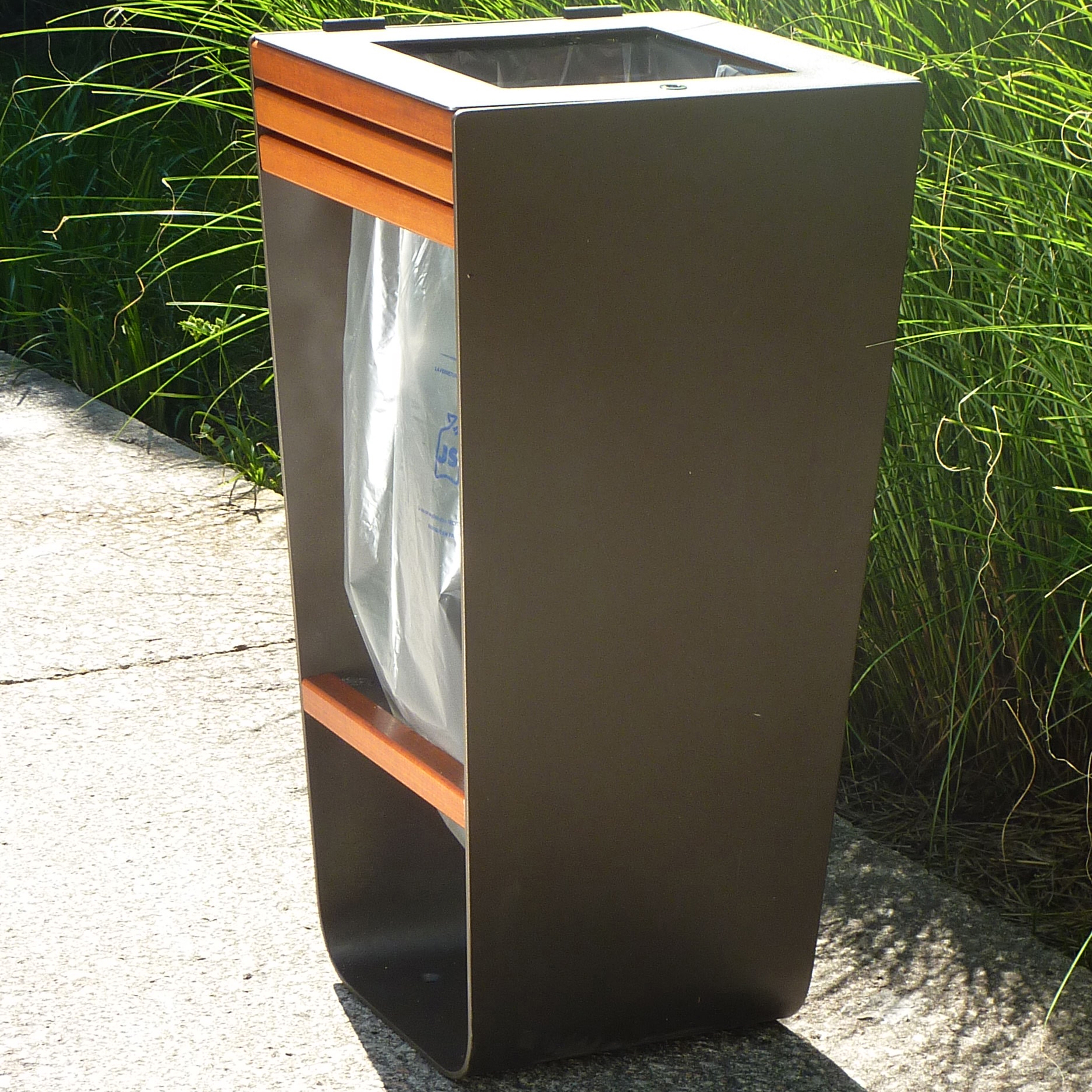 Display product Karma litter bin bag holder from manufacturer Concept Urbain