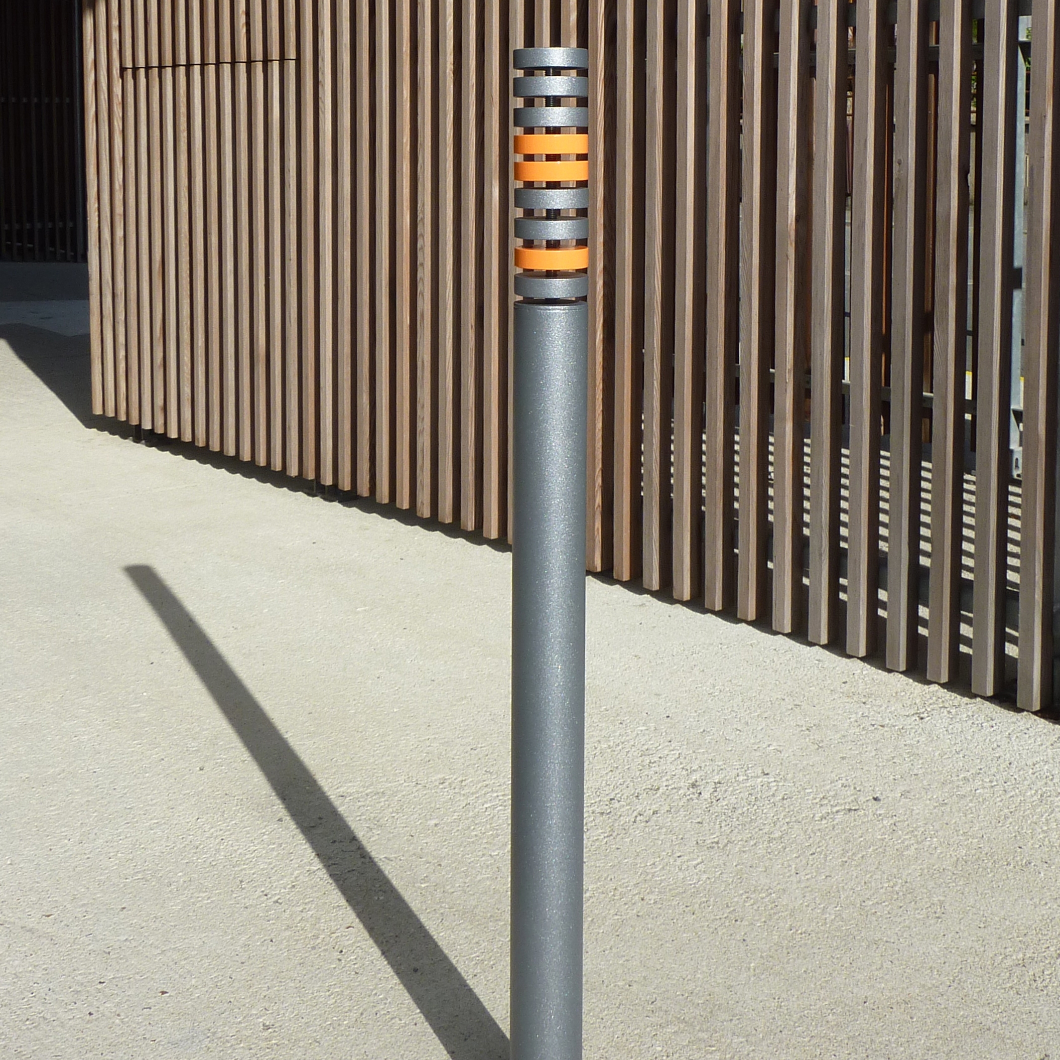 Display product Color post from manufacturer Concept Urbain