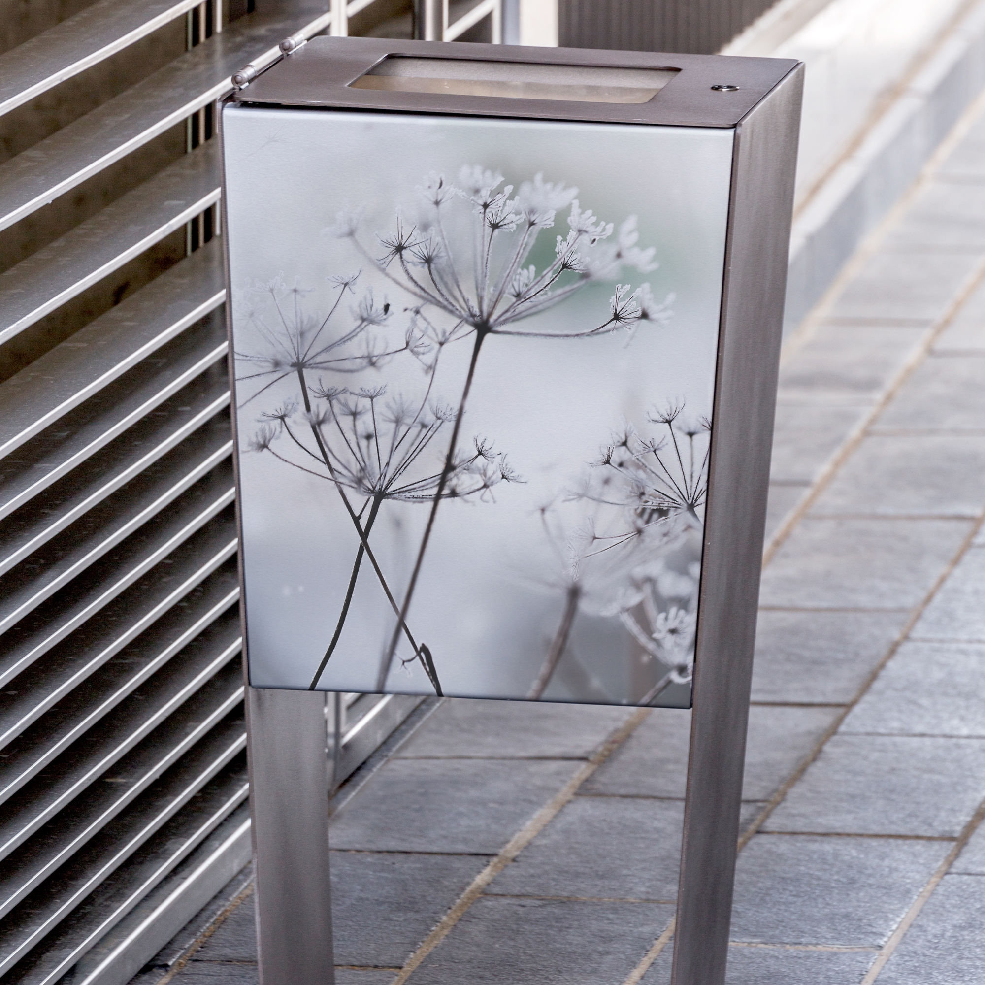 Mostra il prodotto Karma customizable litter bin del produttore Concept Urbain