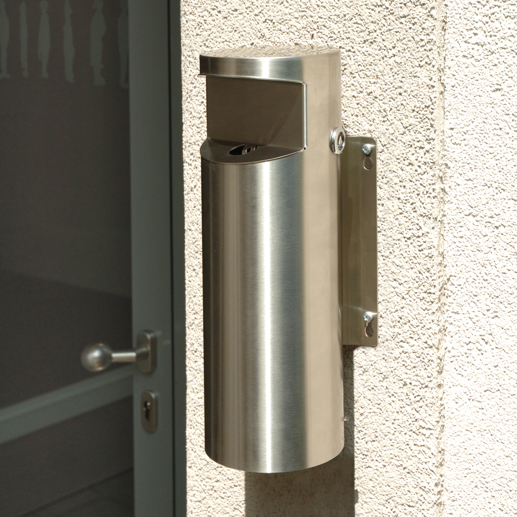 Display product Colibri ashtray from manufacturer Concept Urbain
