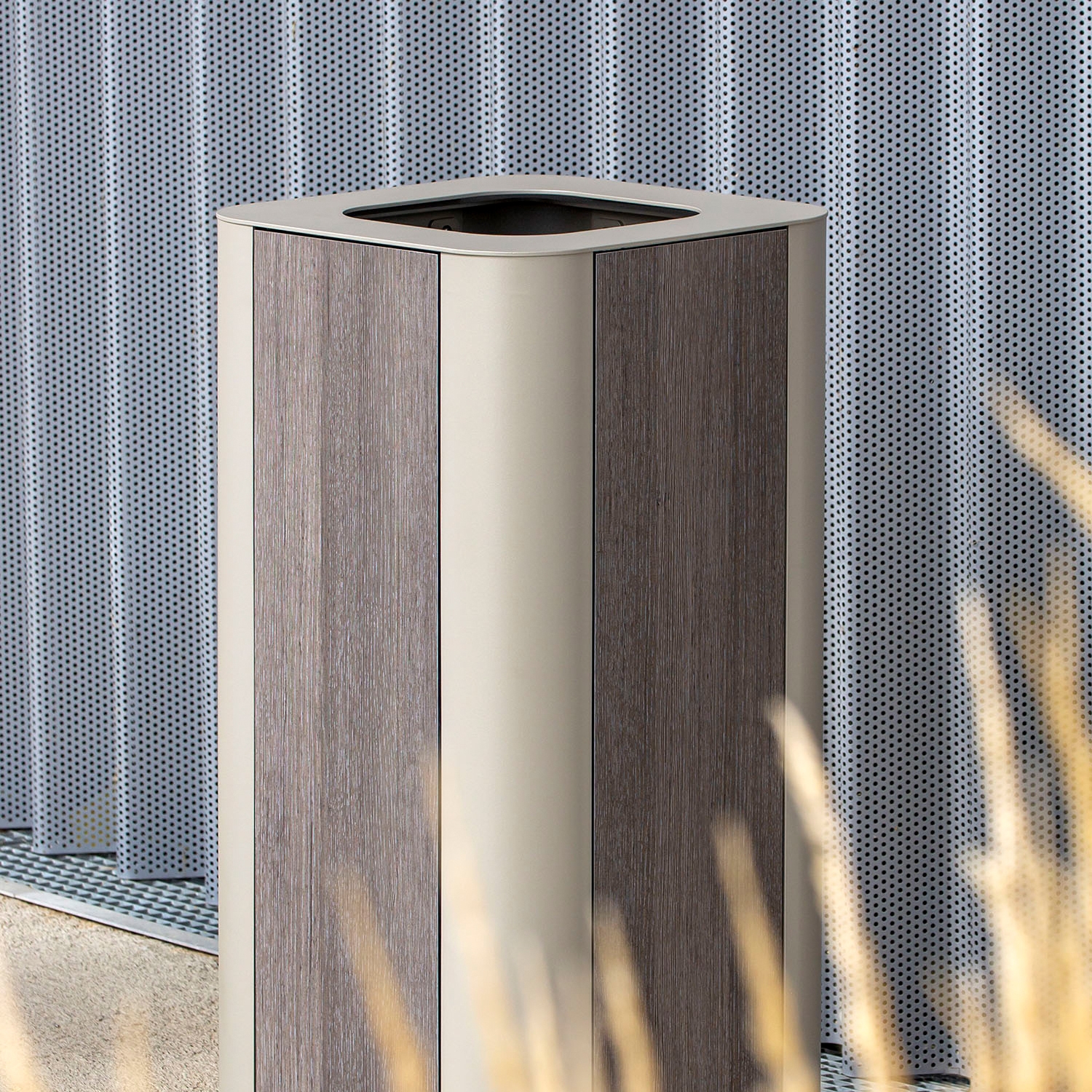 Display product Paosa Square Litter Bin from manufacturer Concept Urbain