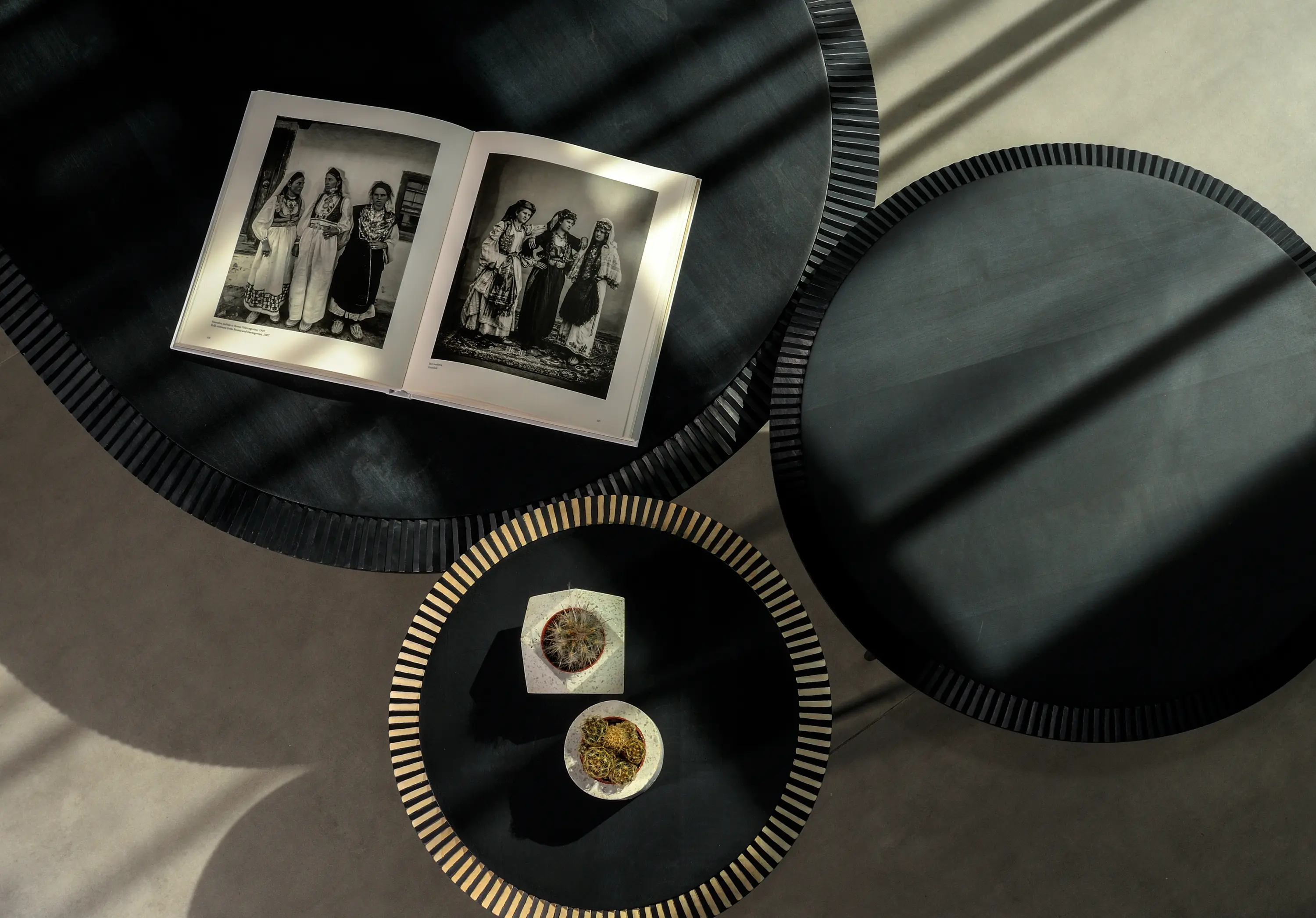 Zanat - Piano Folding Table (round)